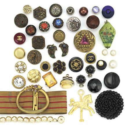Lot image - Group of Assorted Buttons and Items
