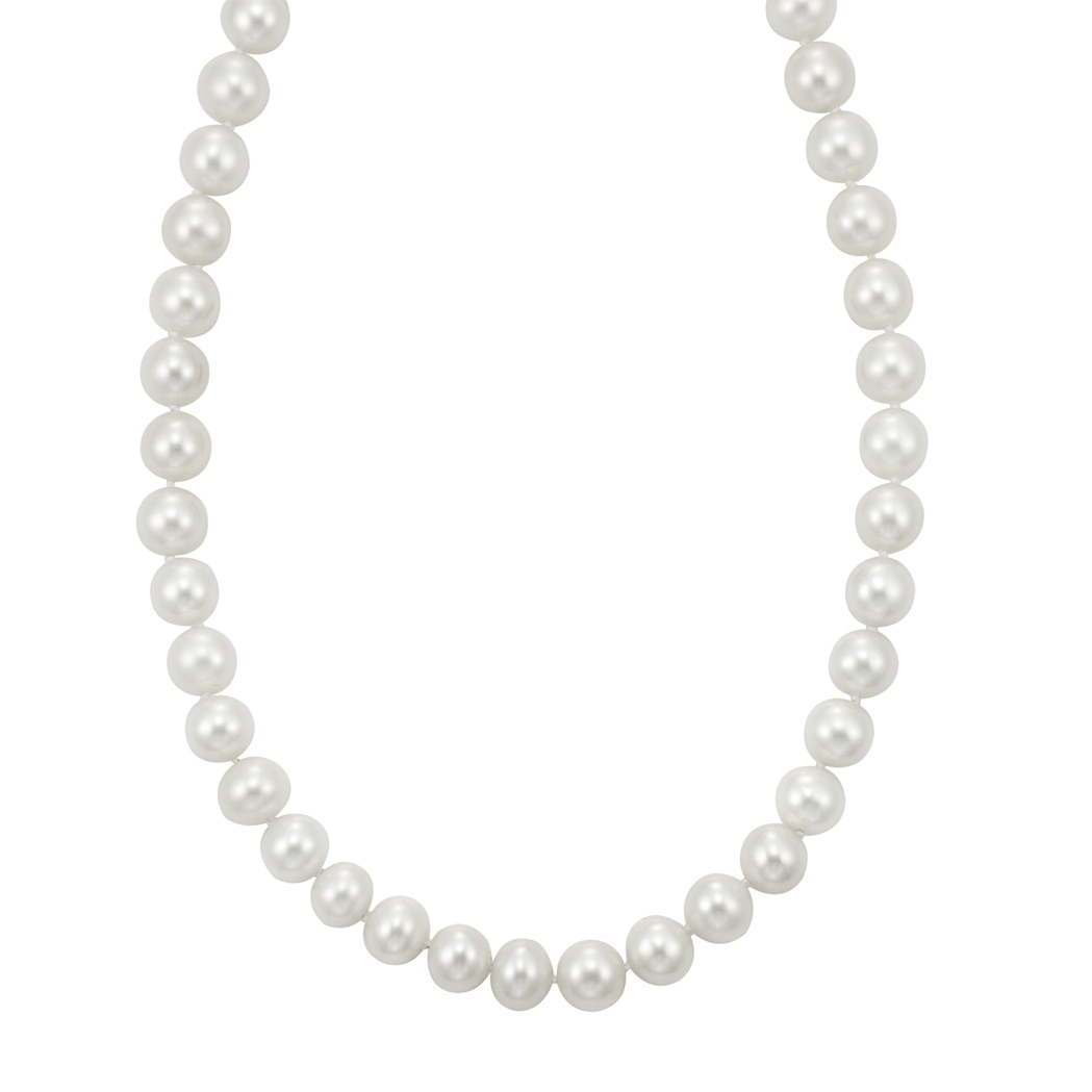 Lot image - Long Freshwater Pearl Necklace