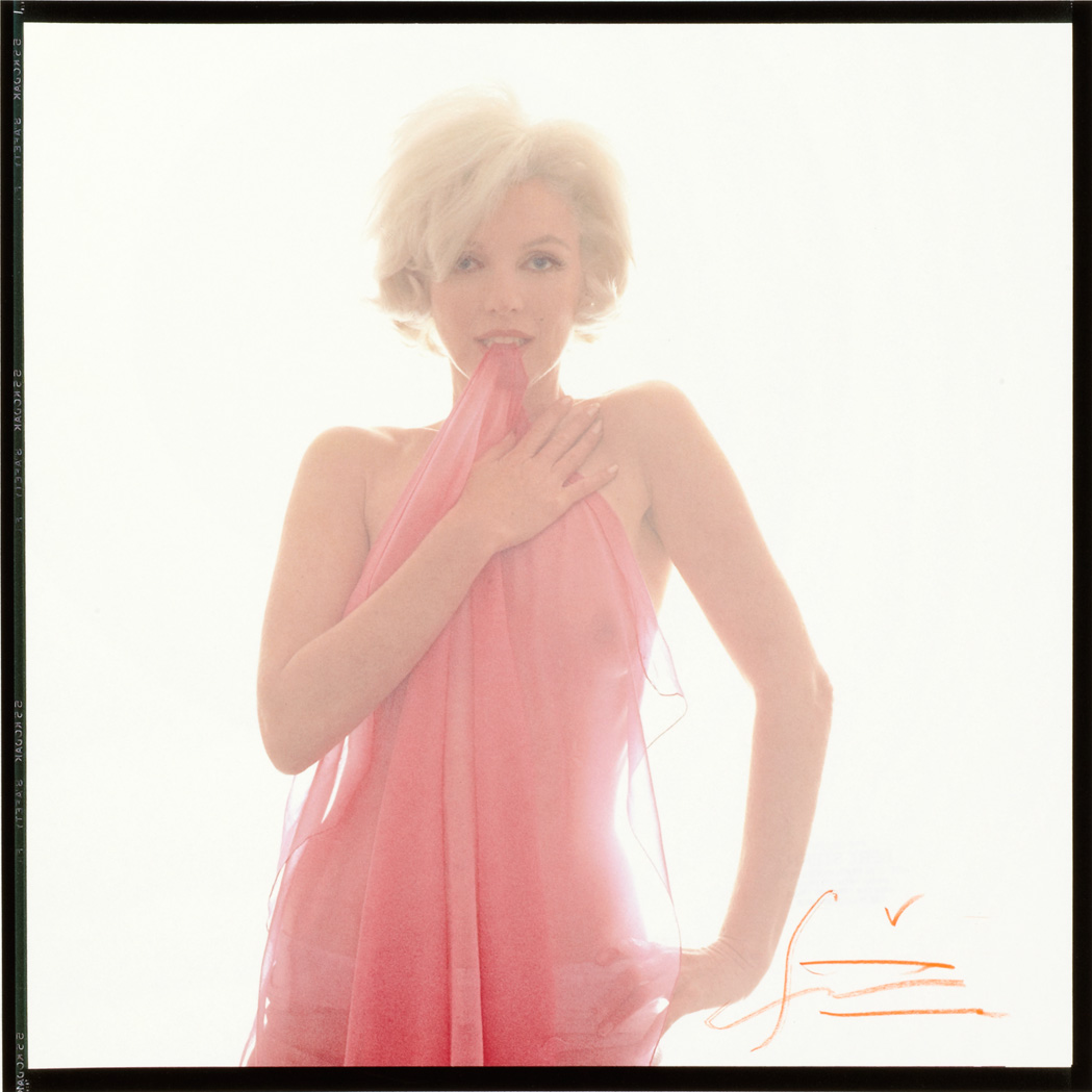 Lot image - STERN, BERT (1929-2013)  Marilyn Monroe with a fuchsia scarf