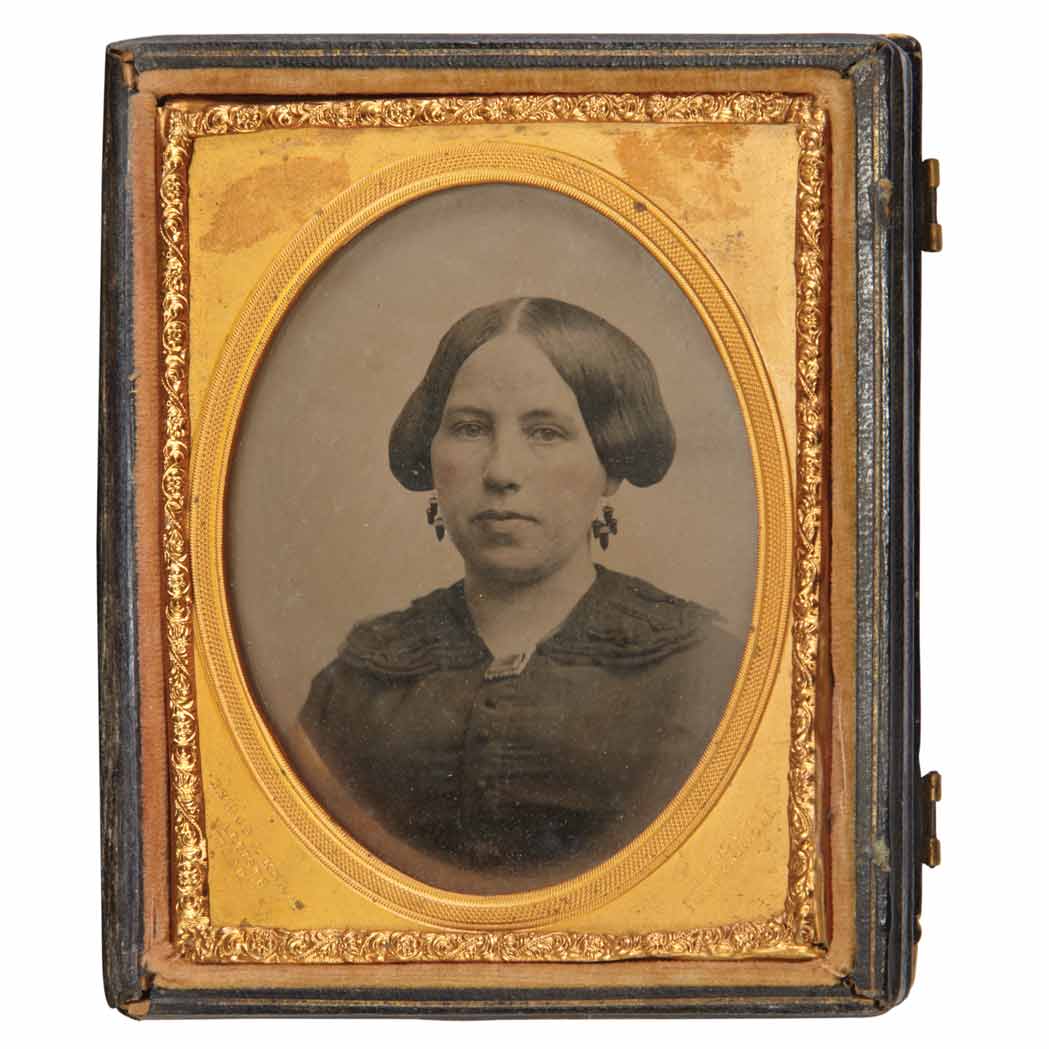 Lot image - [EARLY PHOTOGRAPHY]  Tinted double-sided sixth-plate ambrotype