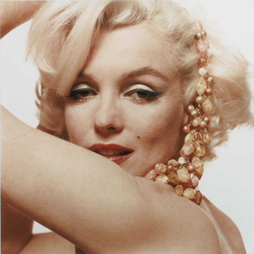 Lot image - STERN, BERT (1929-2013)  Large Marilyn with necklace