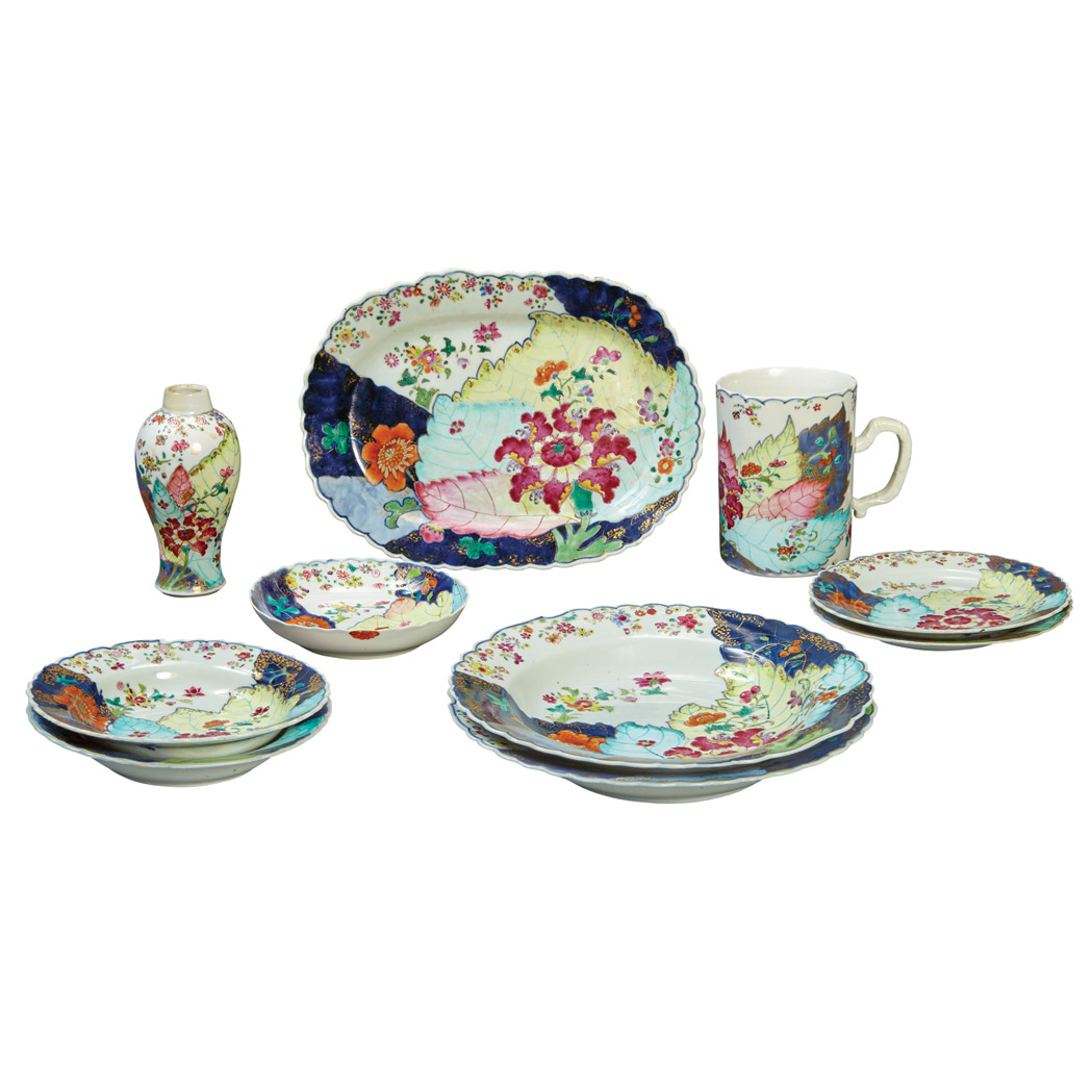 Lot image - Group of Chinese Export Porcelain Tobacco Leaf Articles