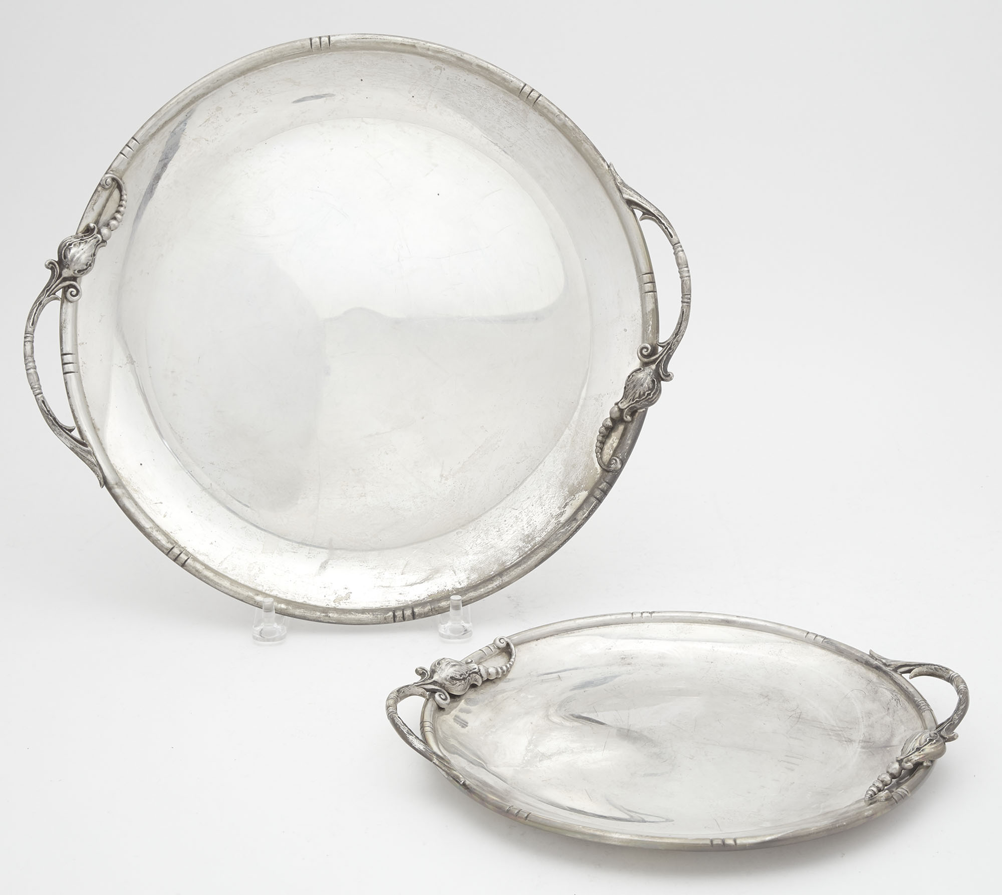 Lot image - Pair of American Sterling Silver Graduated Two Handled Trays