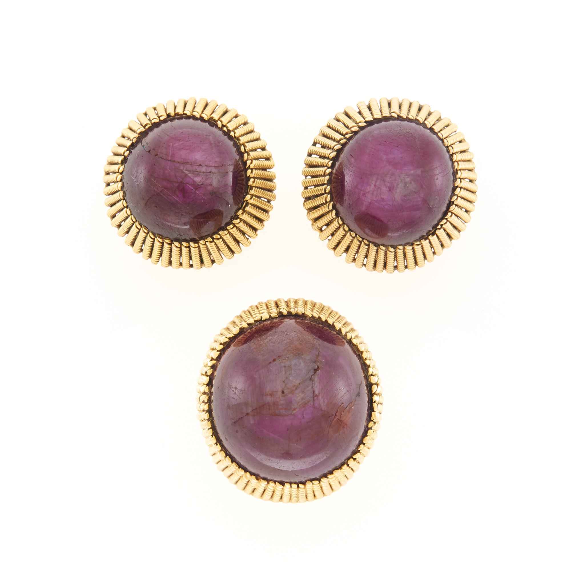 Lot image - Gold and Star Ruby Ring and Pair of Earclips