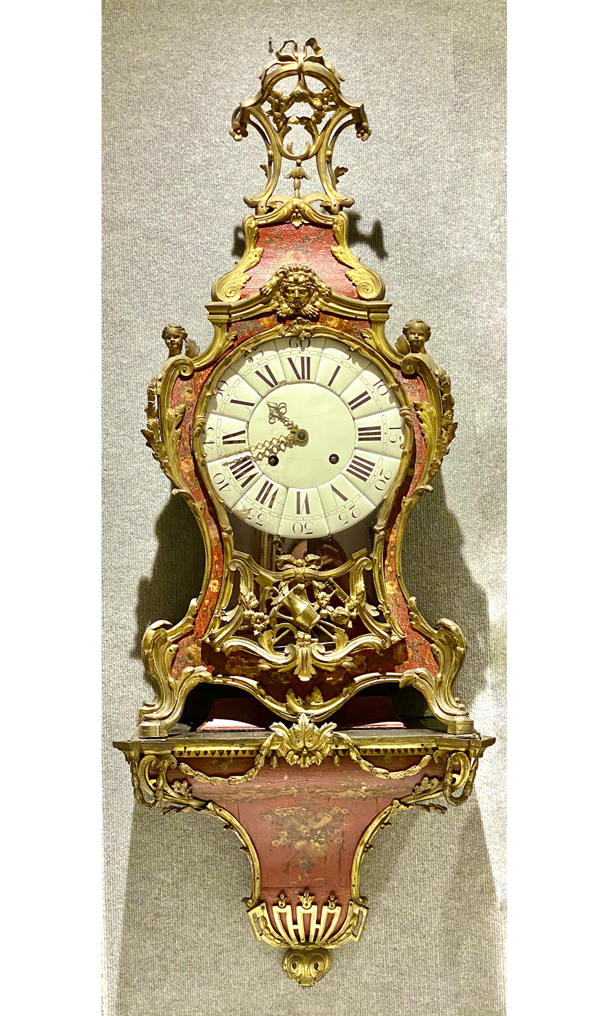 Lot image - Louis XV Gilt-Bronze Mounted Chinoiserie Decorated  Bracket Clock