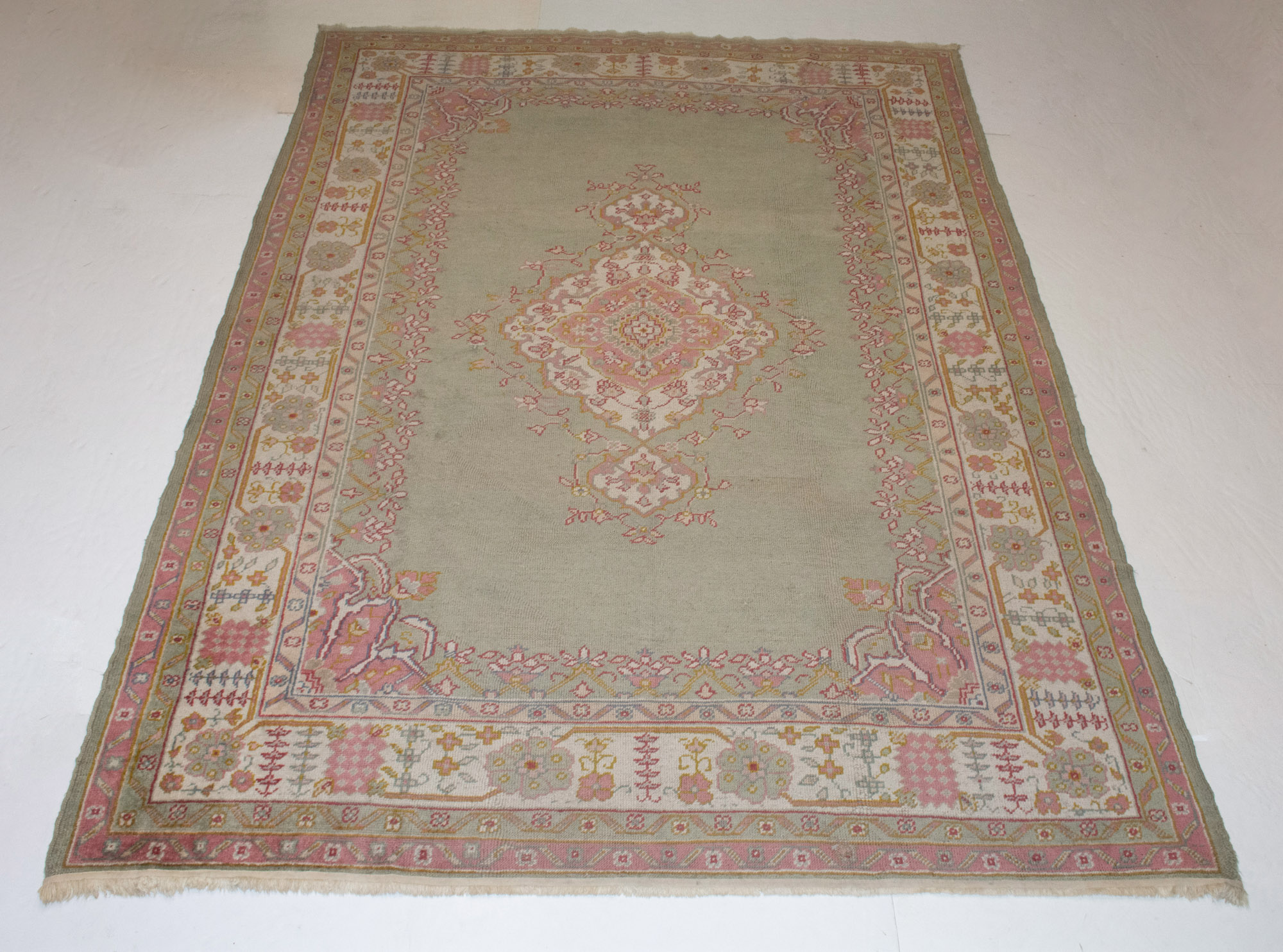 Lot image - Oushak Carpet
