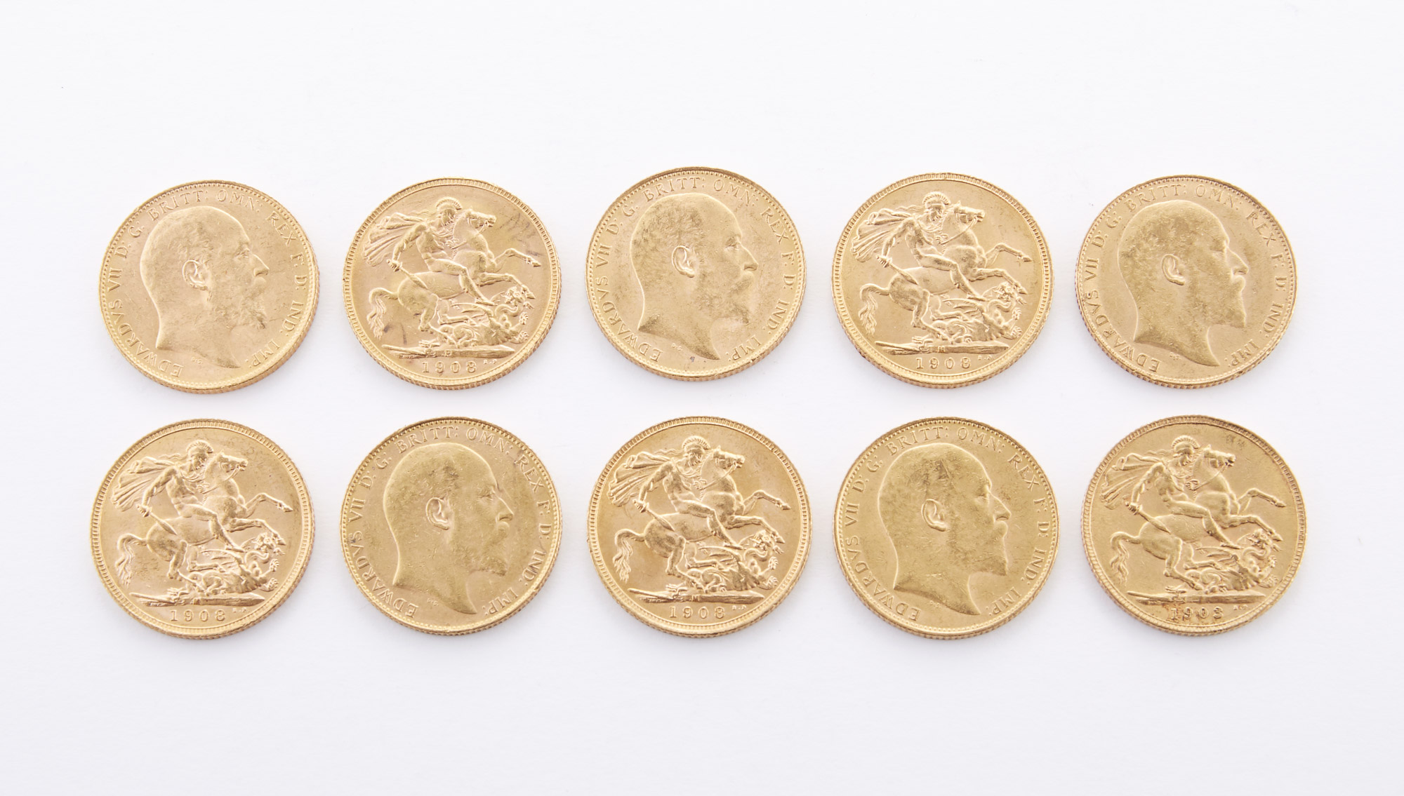 Lot image - Great Britain Gold Sovereigns