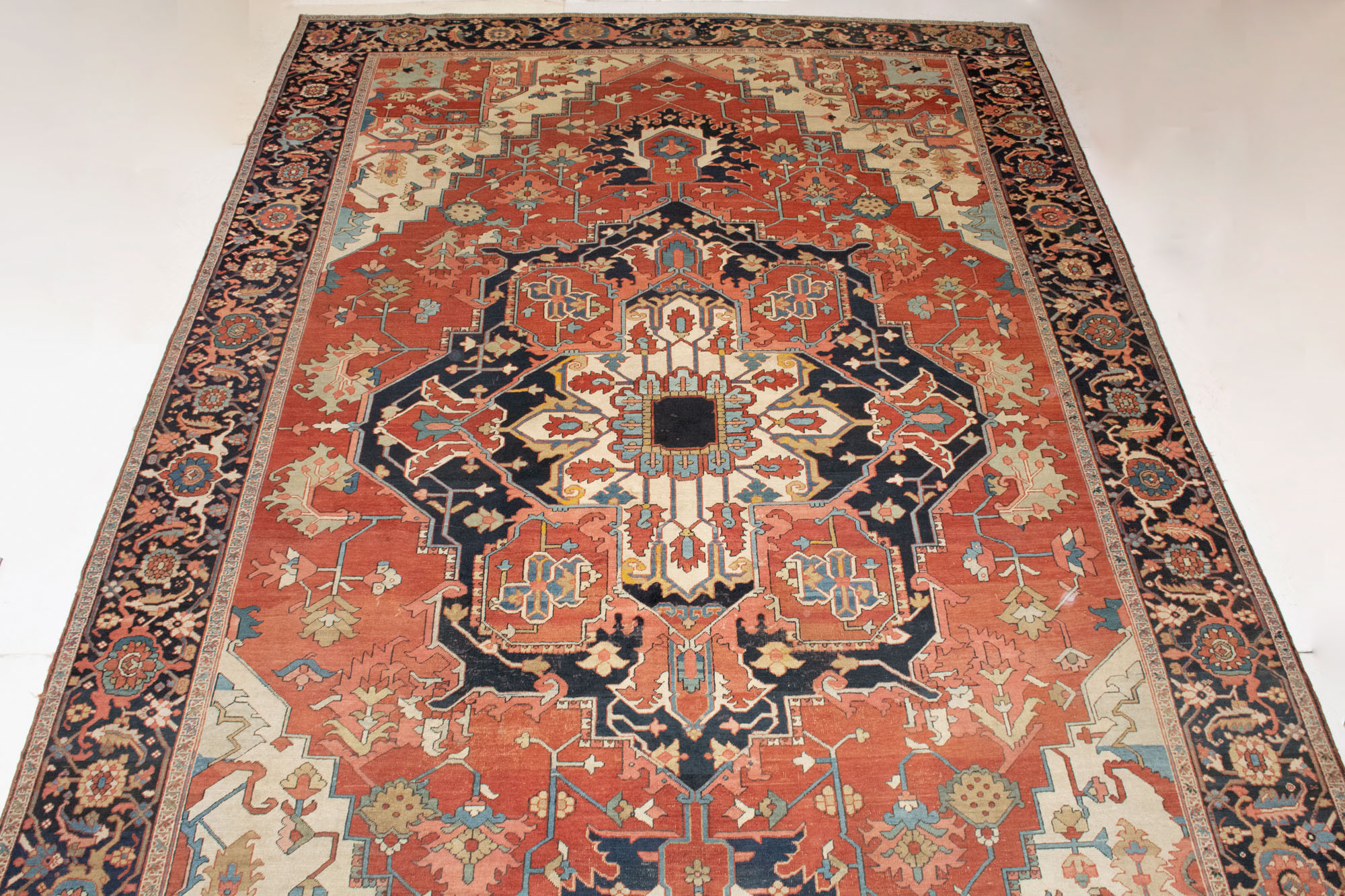 Lot image - Heriz Carpet
