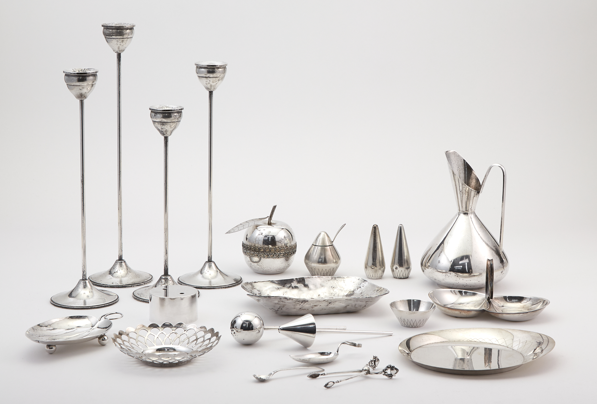 Lot image - Group of Modern Silver Table Articles