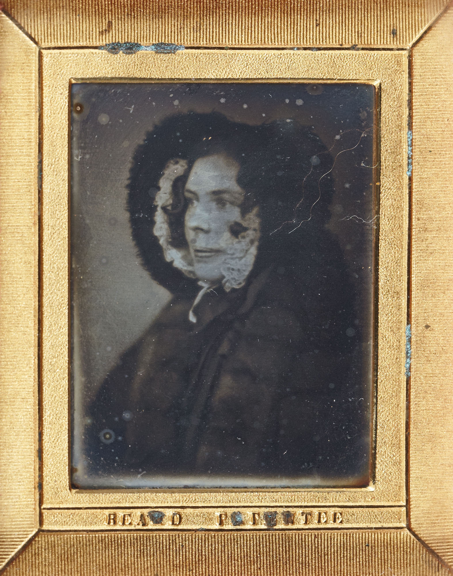 Lot image - [DAGUERREOTYPE-PORTRAIT]  Ninth-plate daguerreotype. [Woman in bonnet].