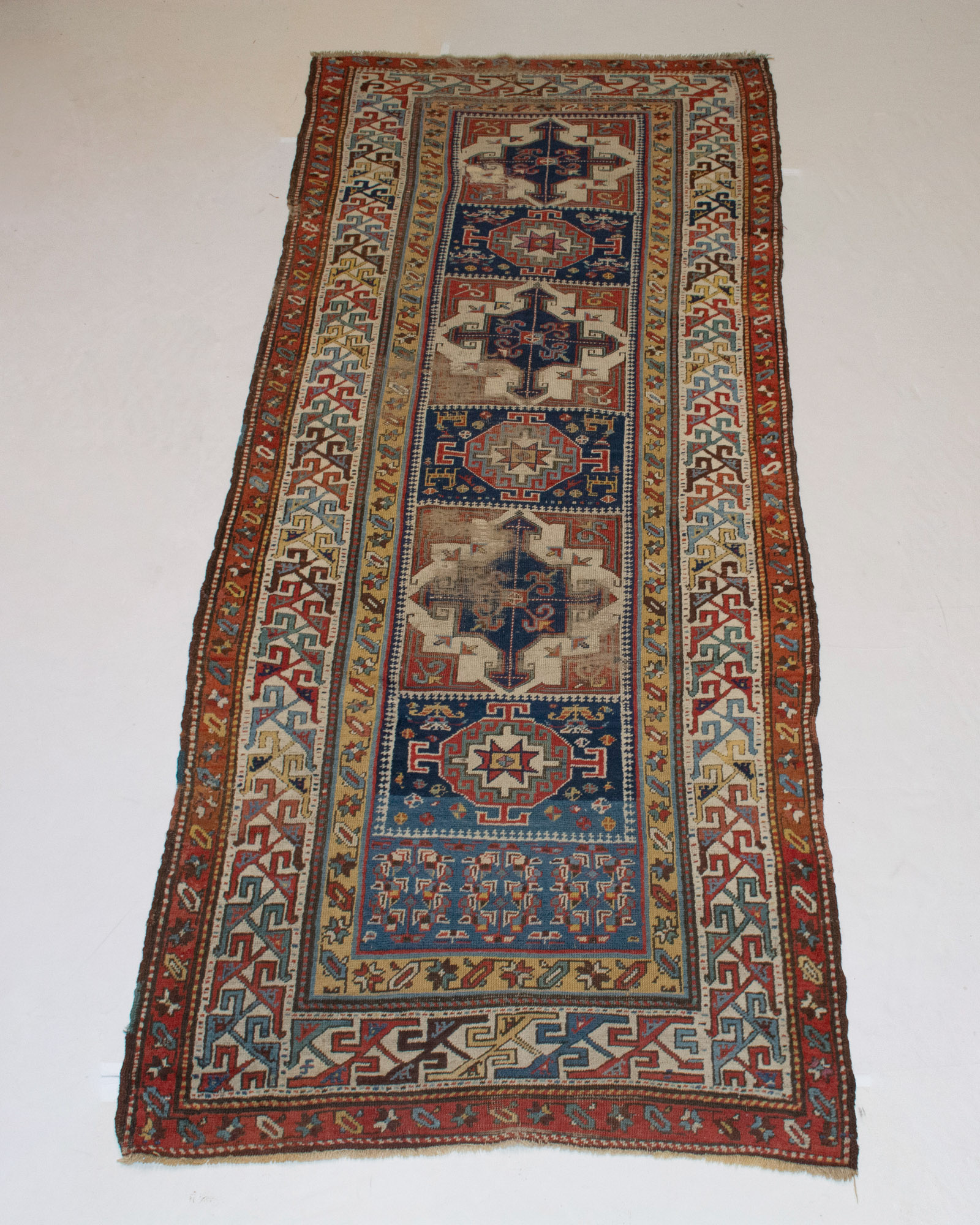 Lot image - Shirvan Runner