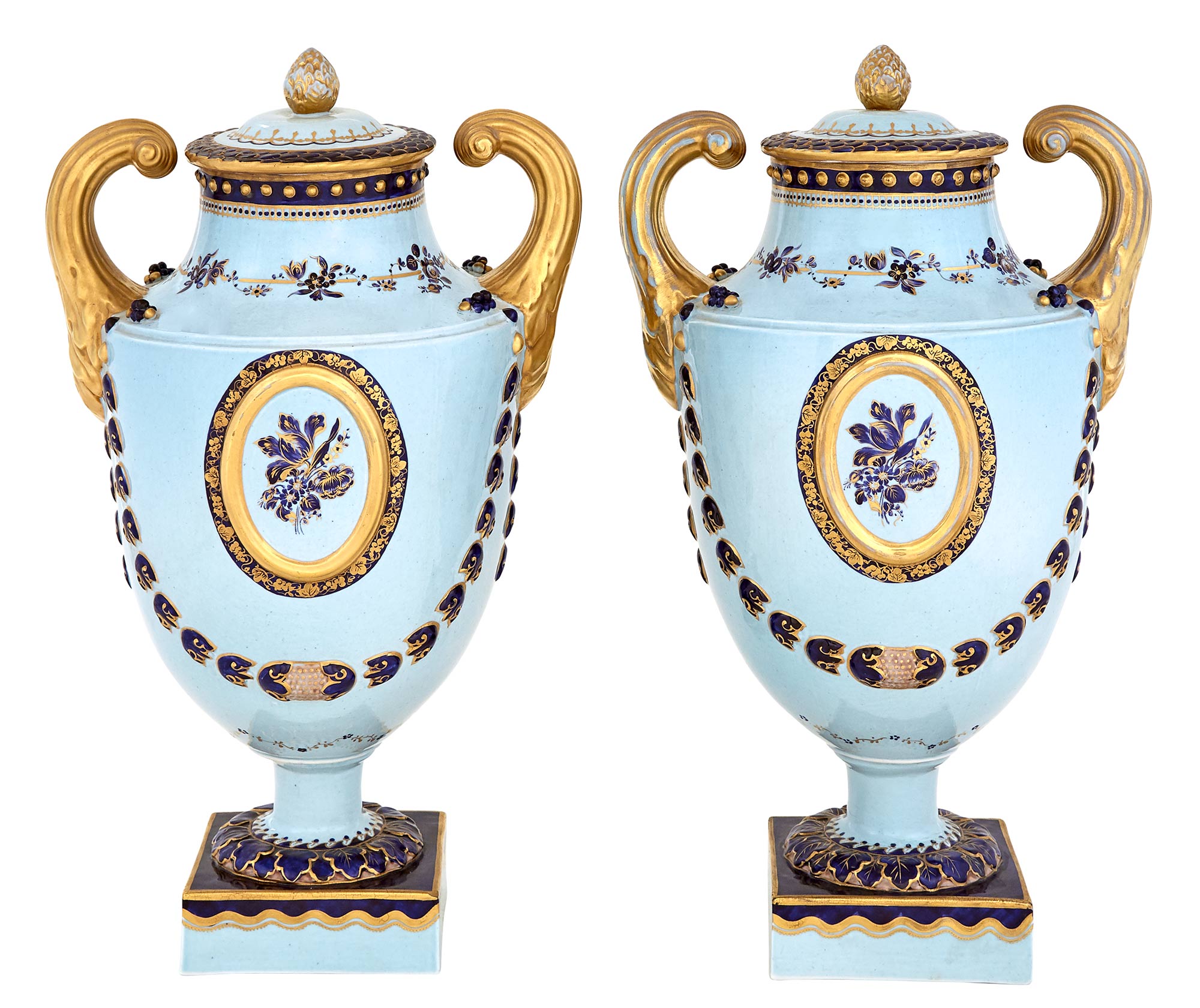Lot image - Pair of Mottahedeh Chinese Export Style Porcelain Urns