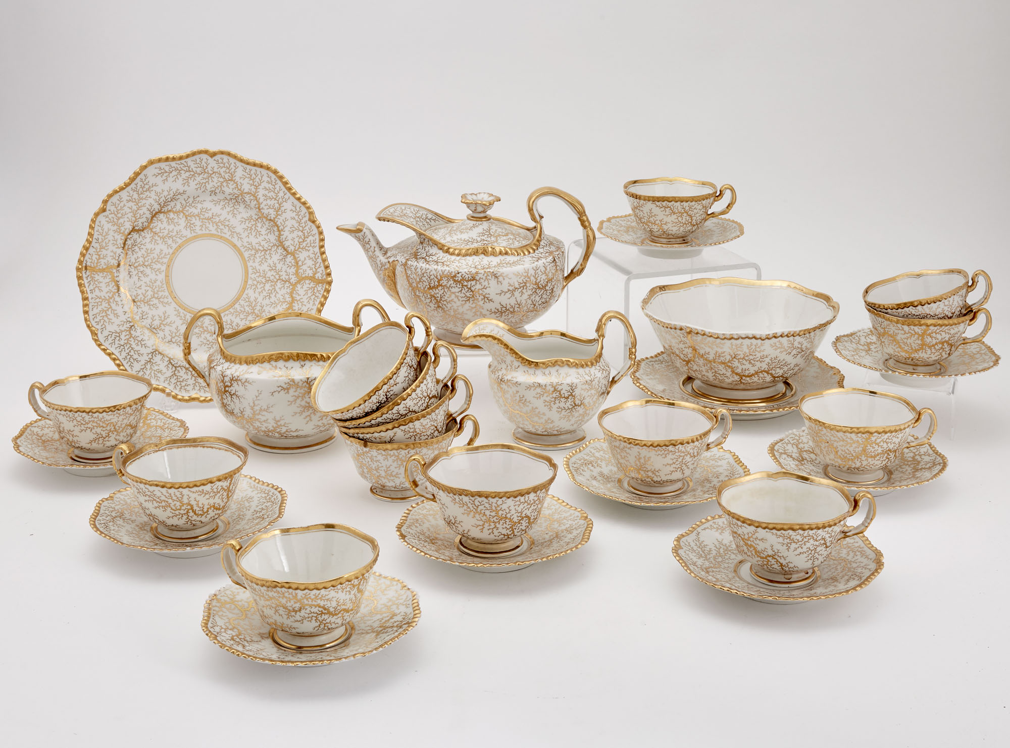 Lot image - Worcester Flight, Barr & Barr Gilt-Decorated Seaweed Ground Porcelain Tea Service
