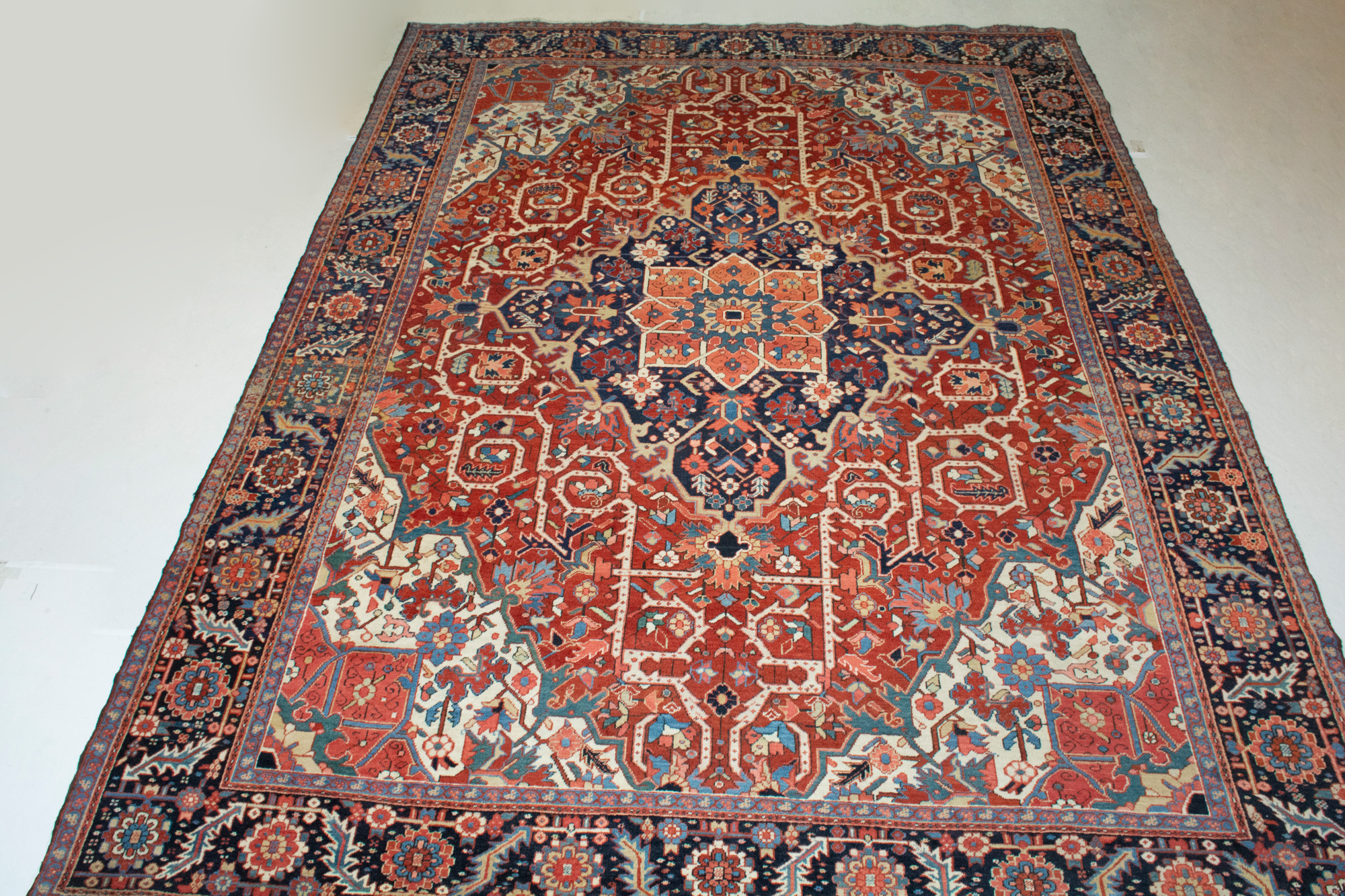 Lot image - Heriz Carpet
