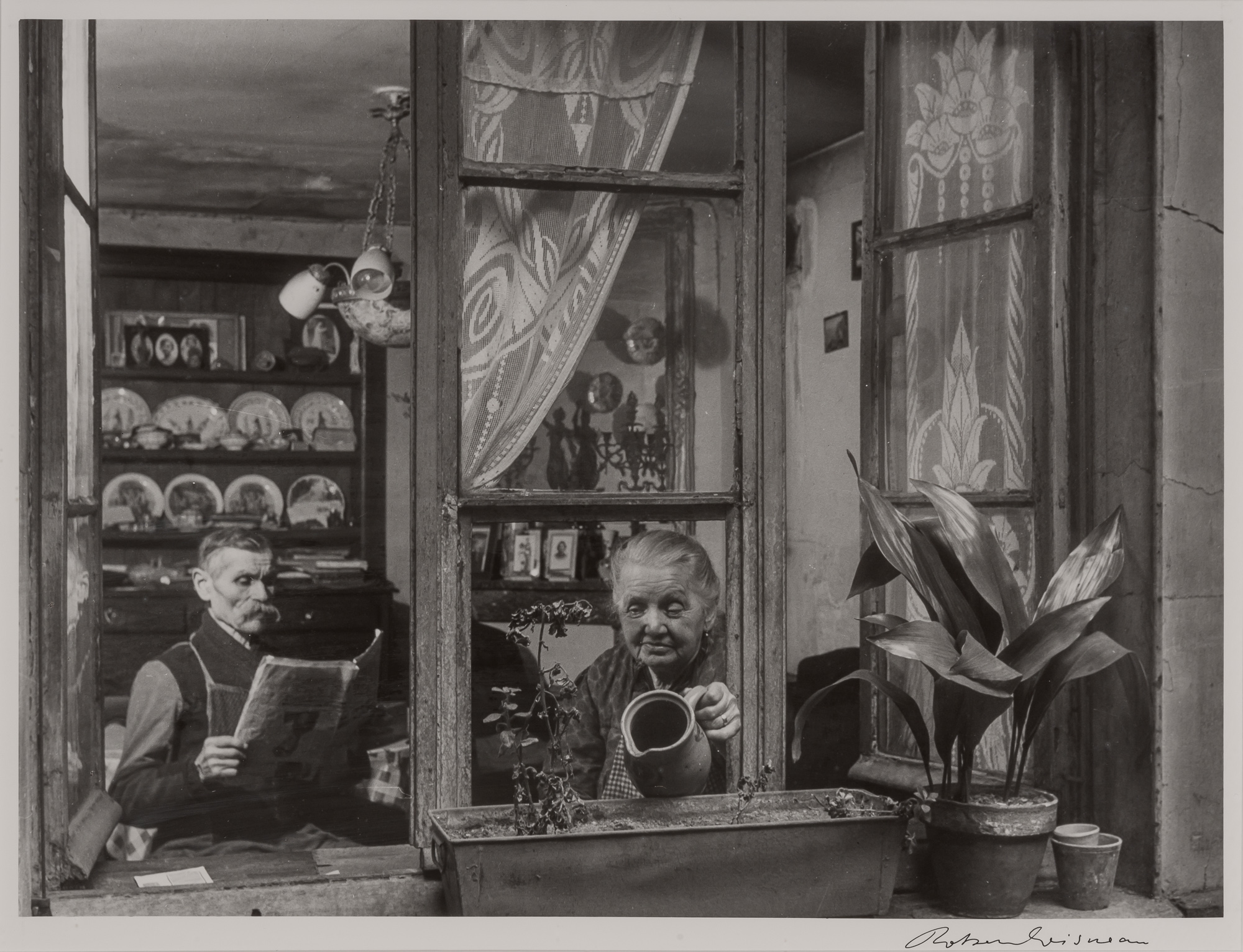 Lot image - DOISNEAU, ROBERT (1912-1994)  Le Jardin de la Concierge [Les Concierges Rue du Dragon],