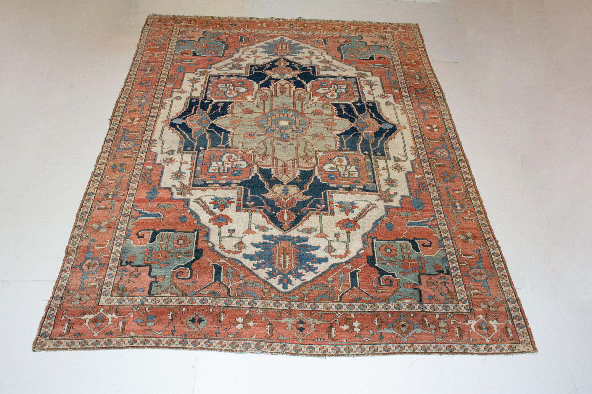 Lot image - Heriz Carpet