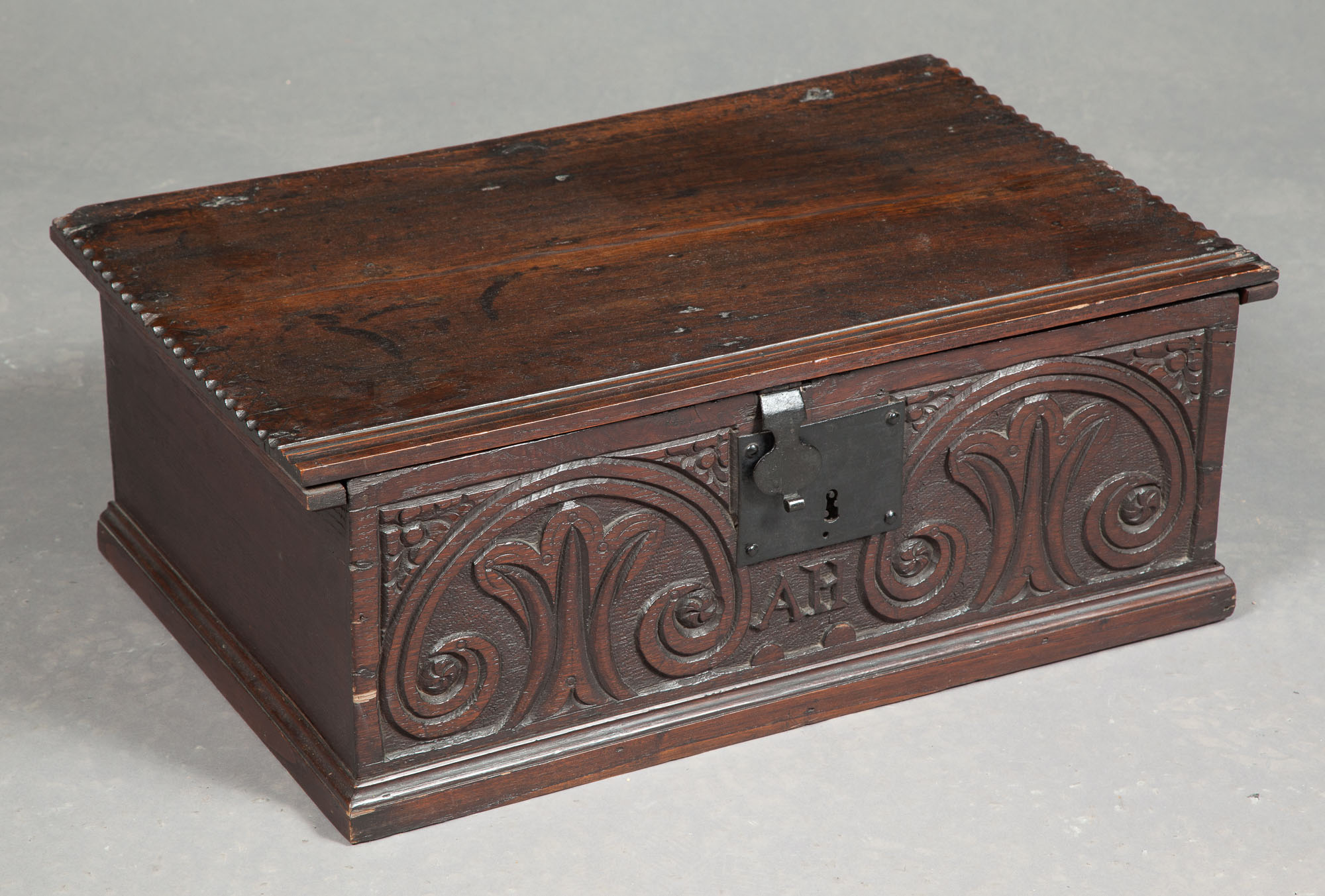 Lot image - English Oak Boarded Box