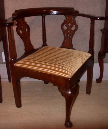 Lot image - Georgian Mahogany Corner Chair