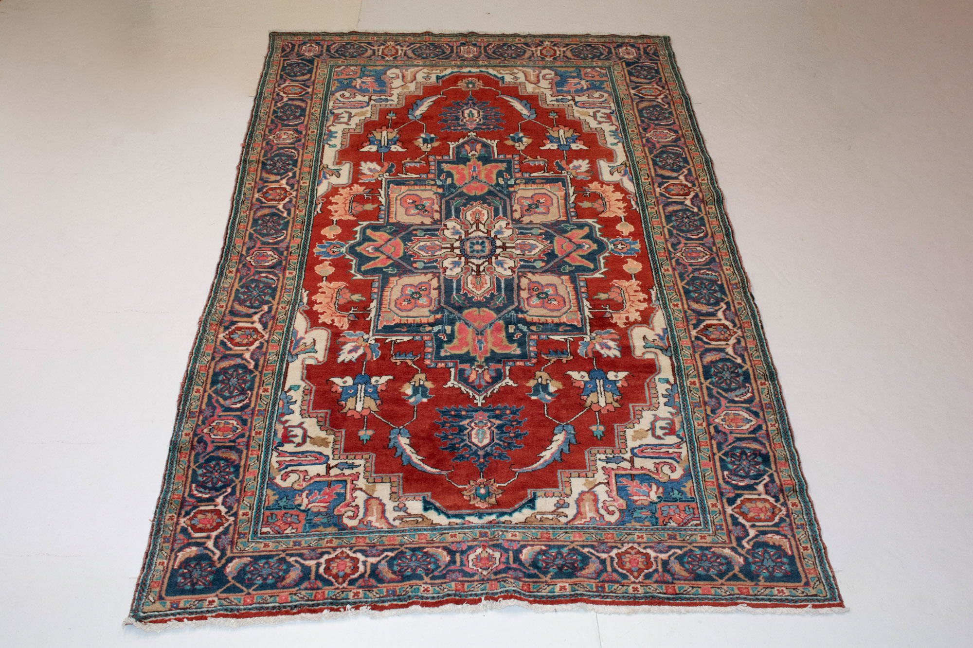 Lot image - Heriz Carpet