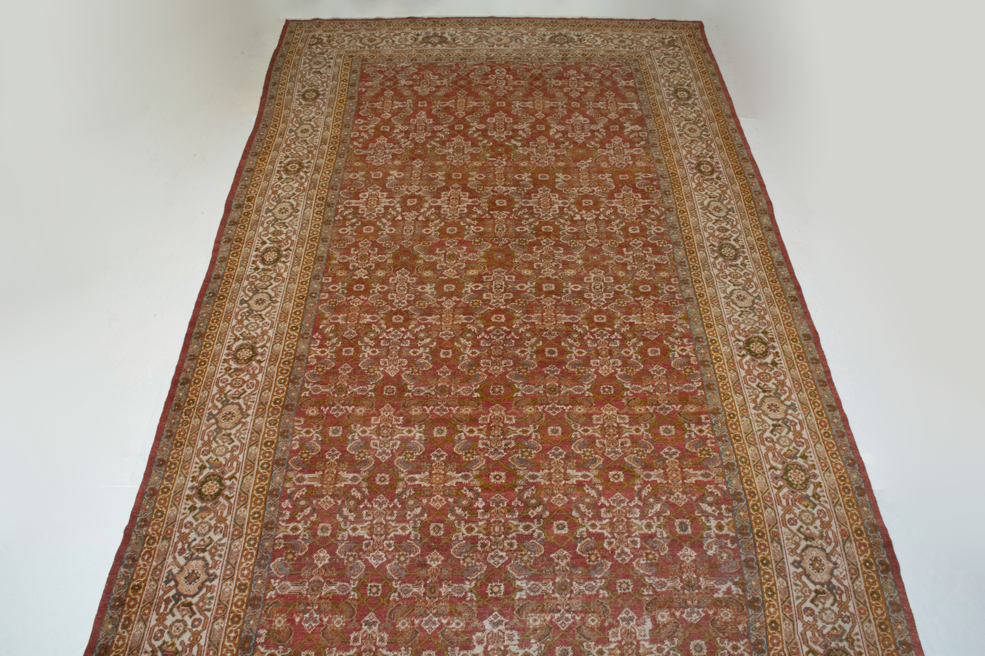Lot image - Mahal Carpet