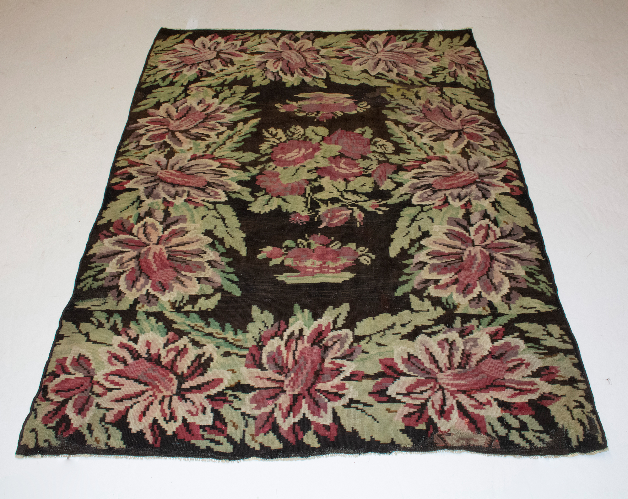 Lot image - Bessarabian Kilim