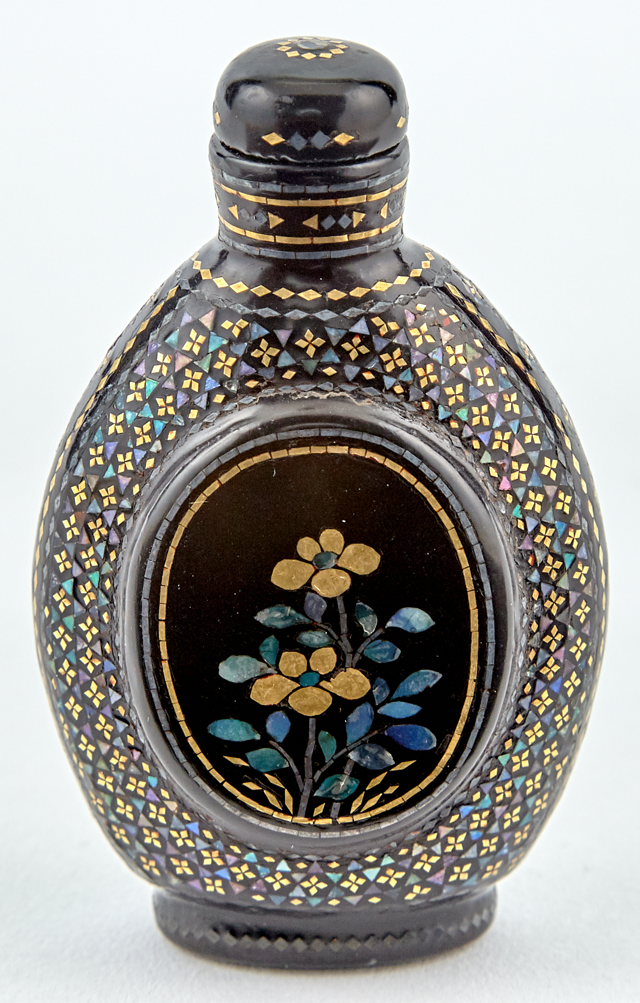 Lot image - Chinese Lac Burgaute Snuff Bottle