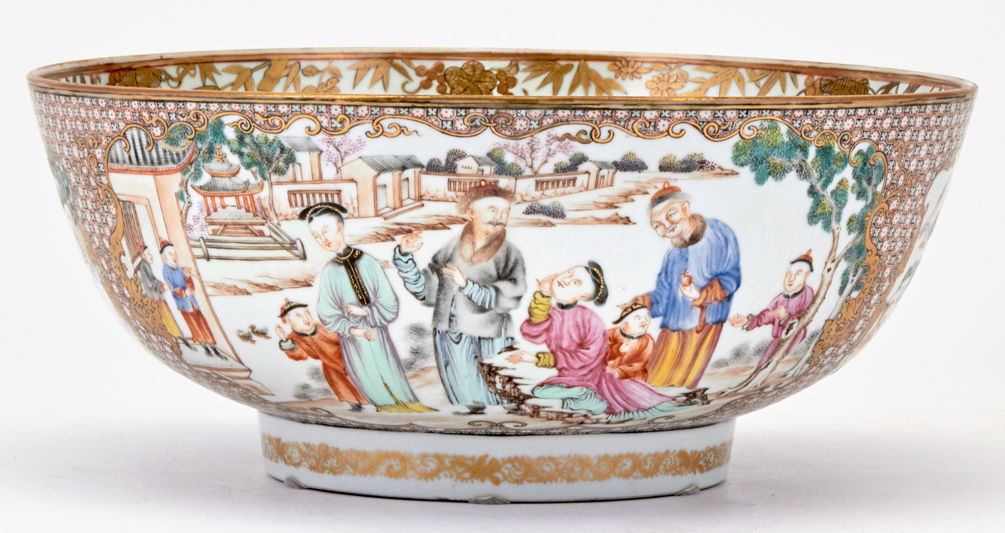 Lot image - A Chinese Export Porcelain Bowl