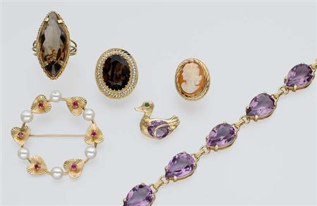 Lot image - Group of Miscellaneous Jewelry