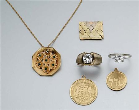 Lot image - Group of Jewelry