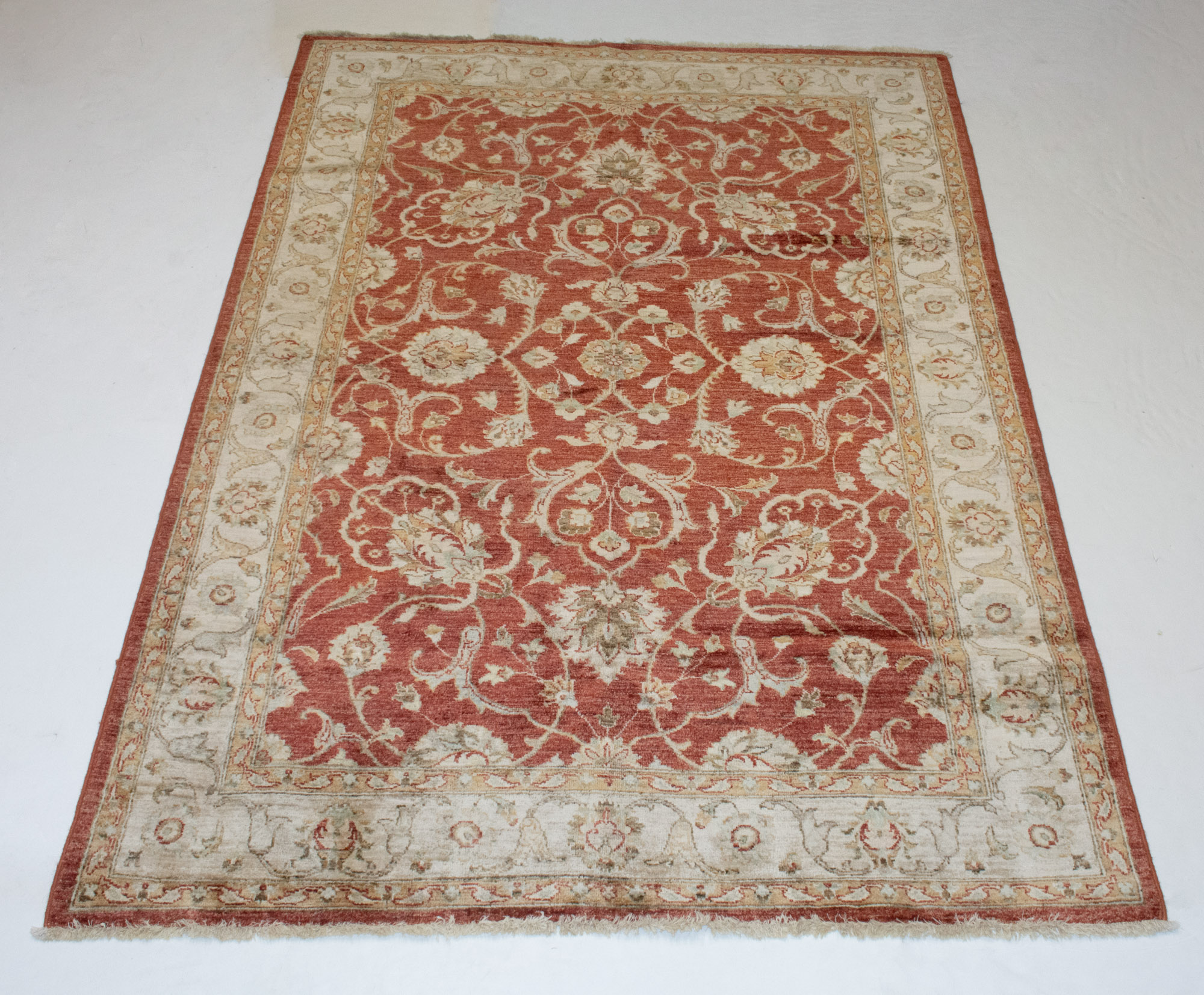 Lot image - Mahal-Style Carpet