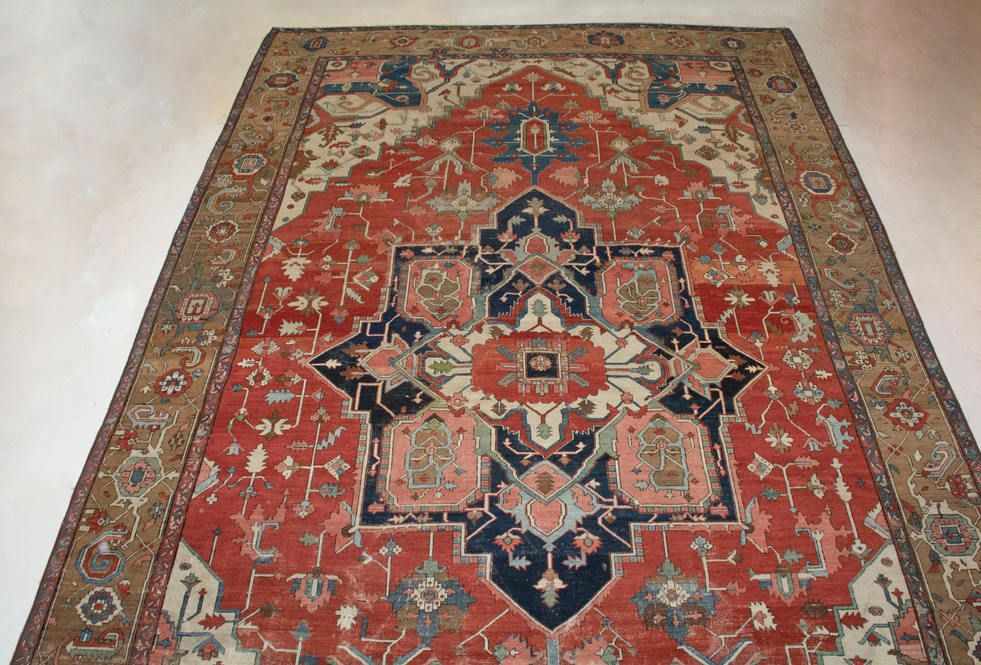 Lot image - Heriz Carpet
