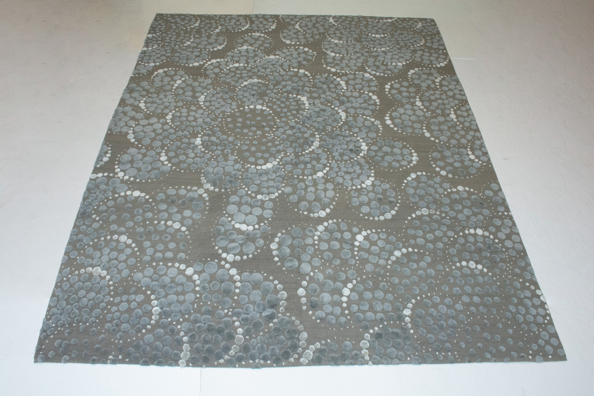 Lot image - Silk and Wool Tibetan Carpet