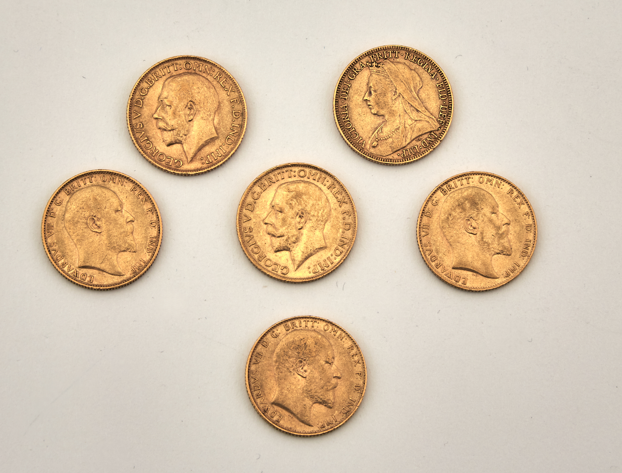 Lot image - Great Britain Gold Sovereigns