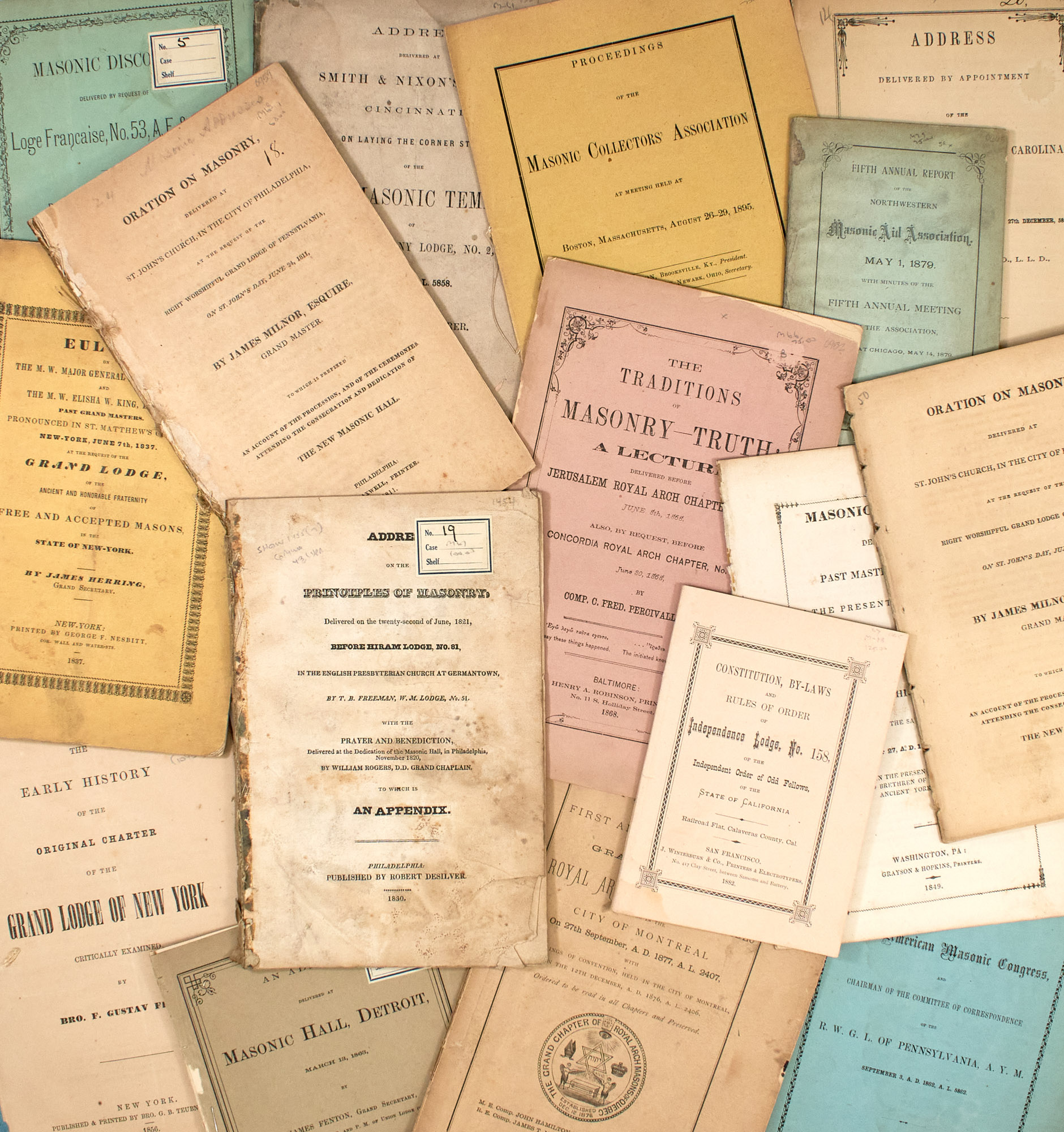 Lot image - [PAMPHLETS-AMERICANA] Group of approximately twenty 19th century pamphlets on freemasonry. Includes lectures, eulogies, by-laws...