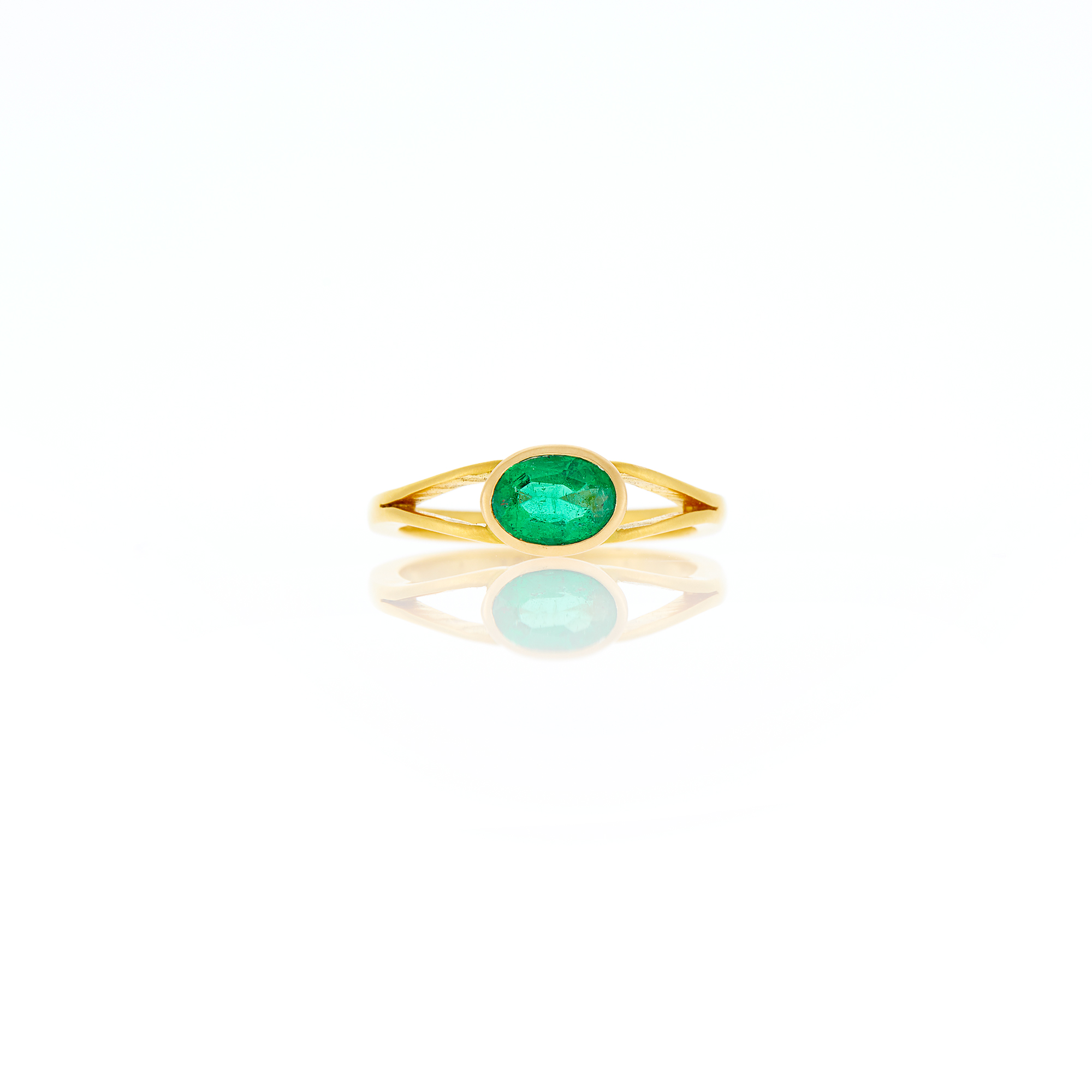 Lot image - Gold, Emerald and Diamond Ring