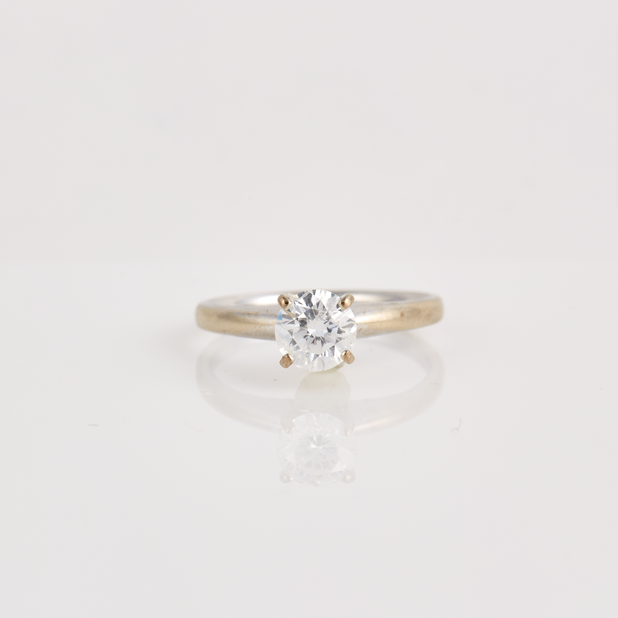 Lot image - Diamond Solitaire Ring about 1.00 ct., 18K 2 dwt., stone damaged