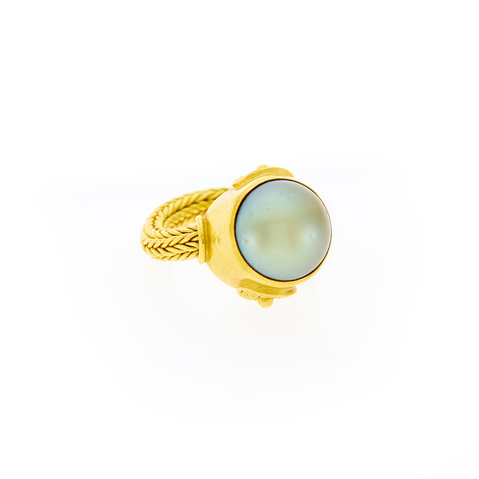 Lot image - High Karat Gold and Gray Mabé Pearl Chain Ring