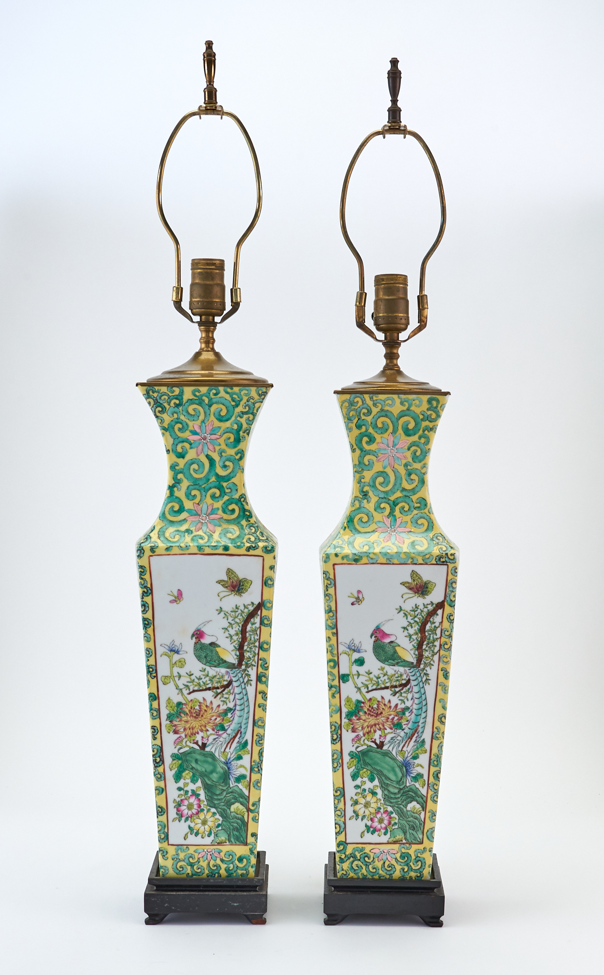 Lot image - Pair of Chinese Export Porcelain Style Vases Mounted as Lamps