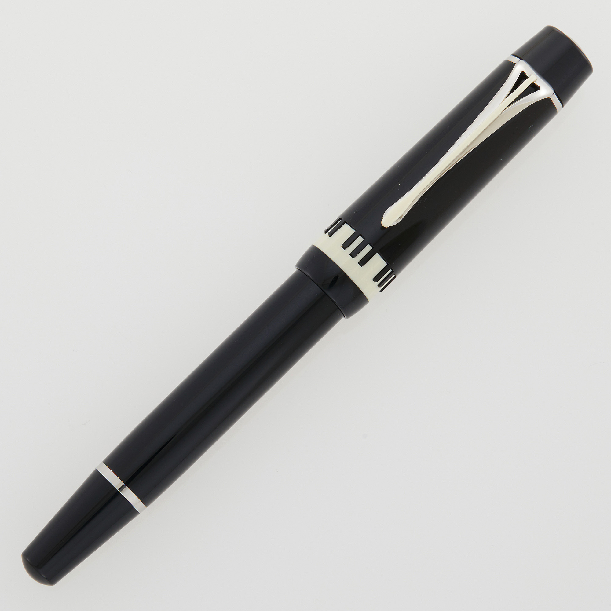 Lot image - Montblanc Special Edition Fountain Pen