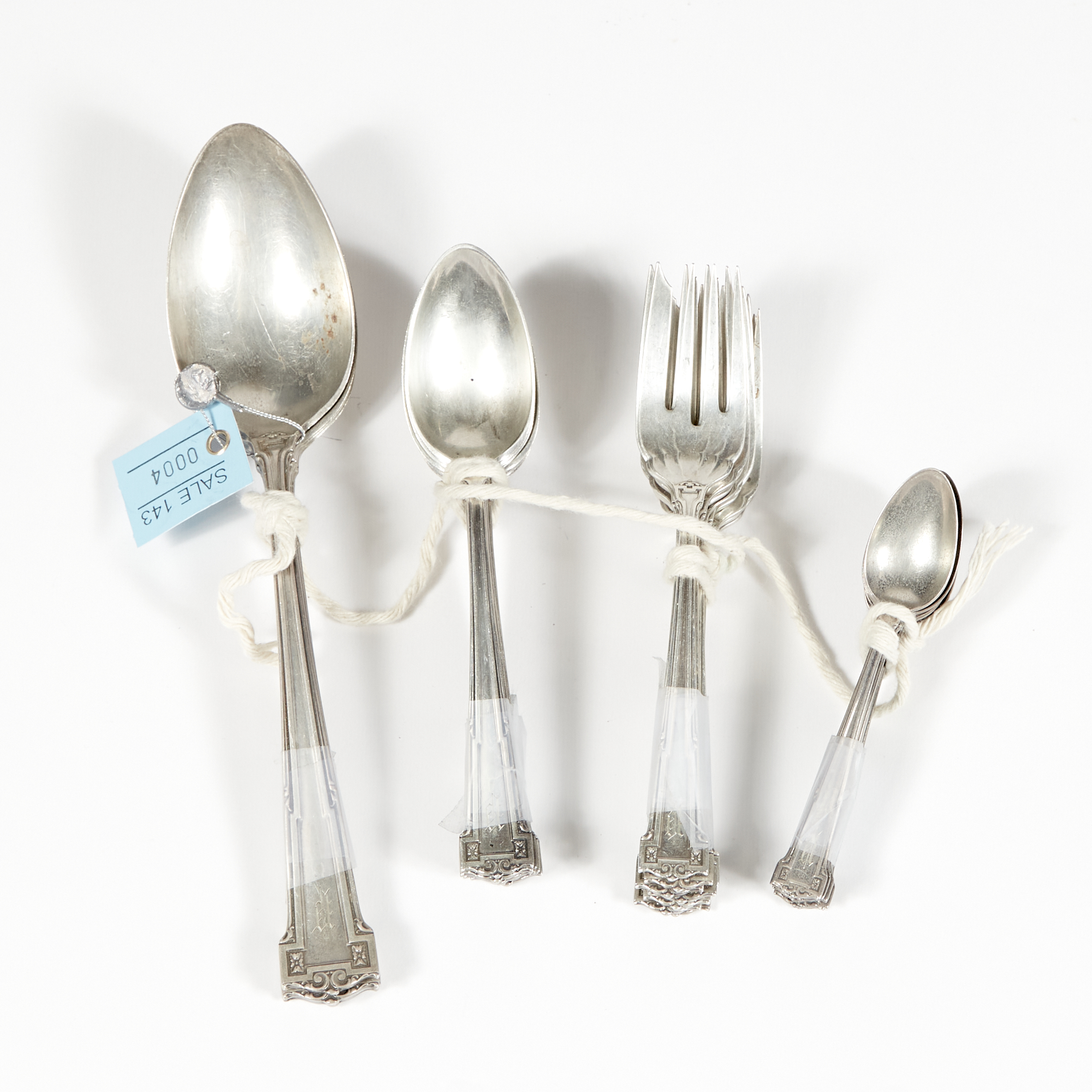 Lot image - 32 Pieces of Silverware, 26 ozs.