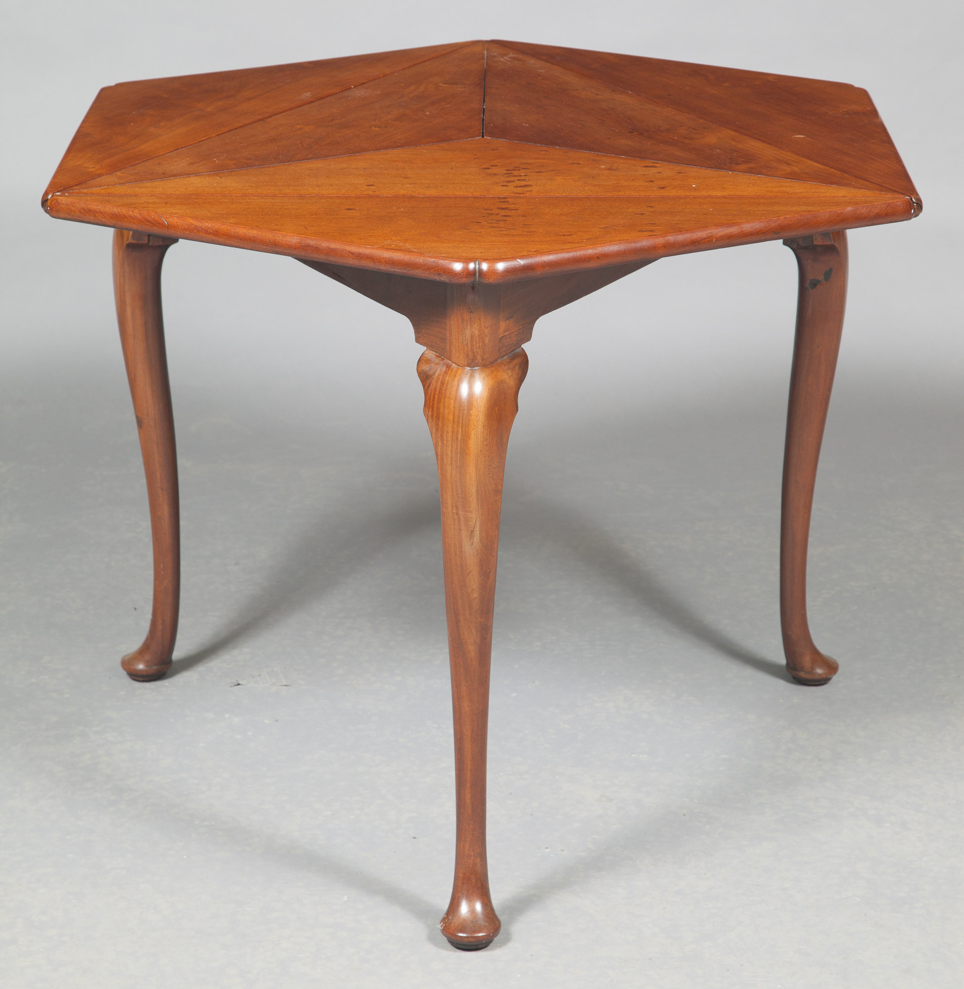 Lot image - George II Mahogany Drop-Leaf Table