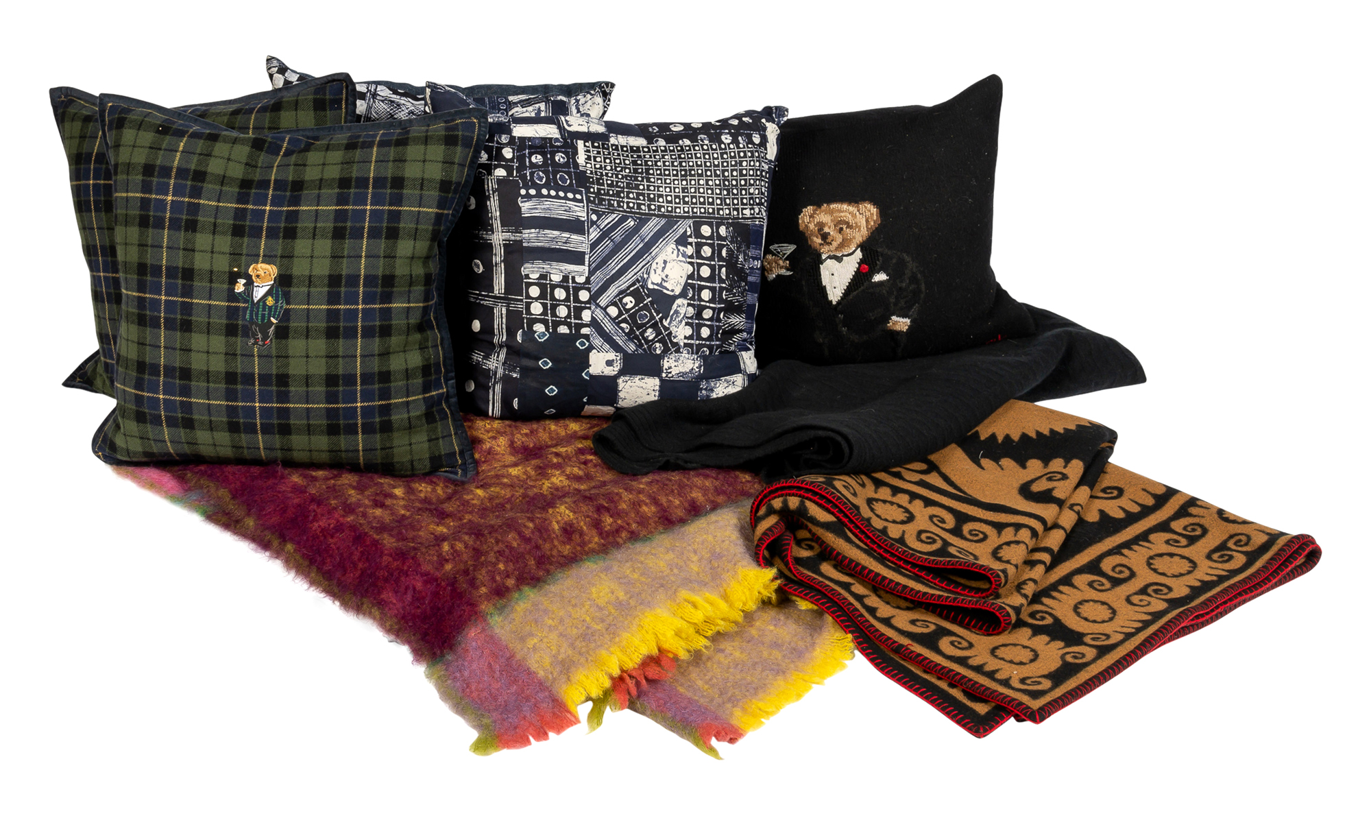 Lot image - Group of Pillows and Throws