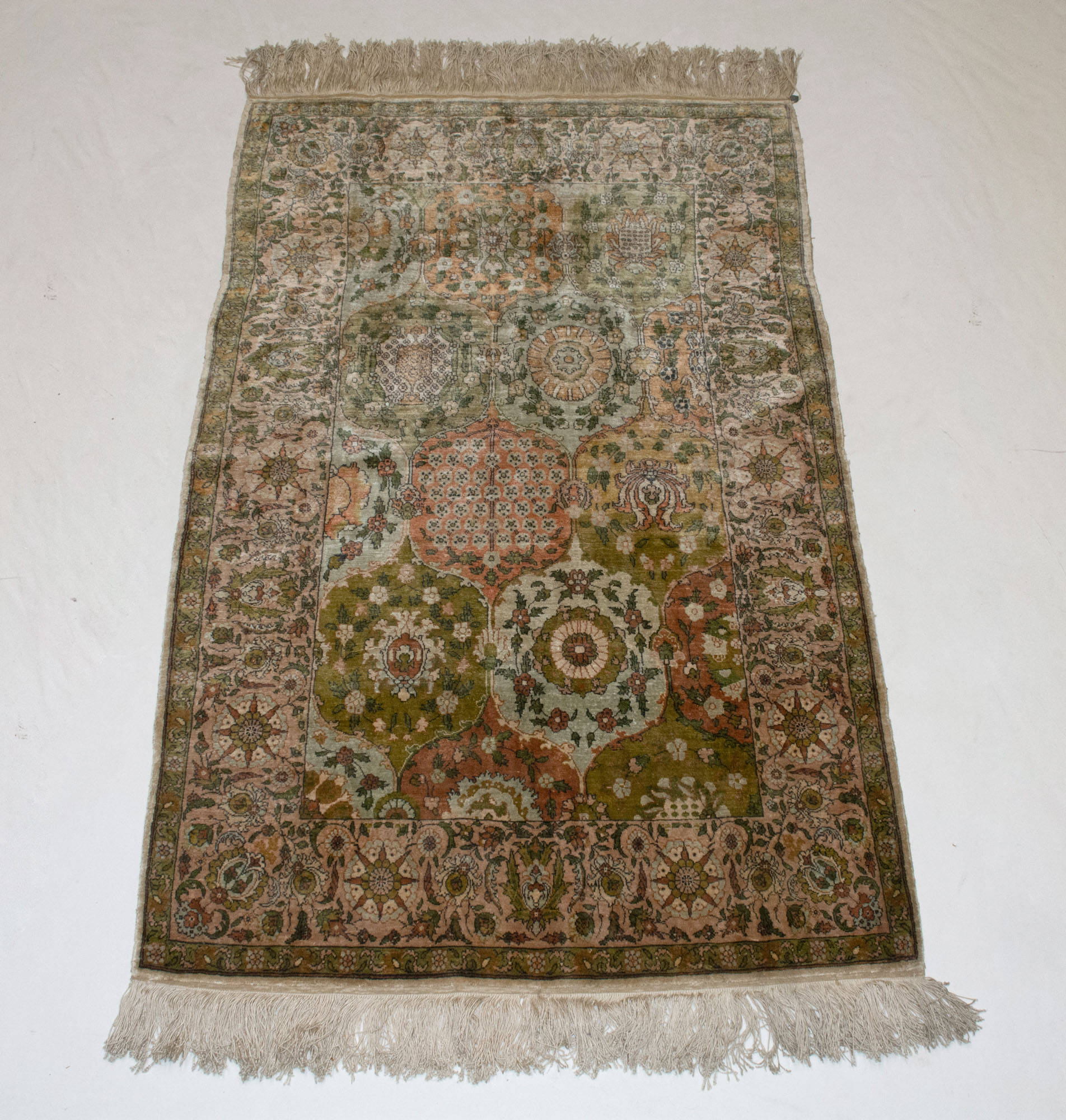 Lot image - Kayseri Silk Rug