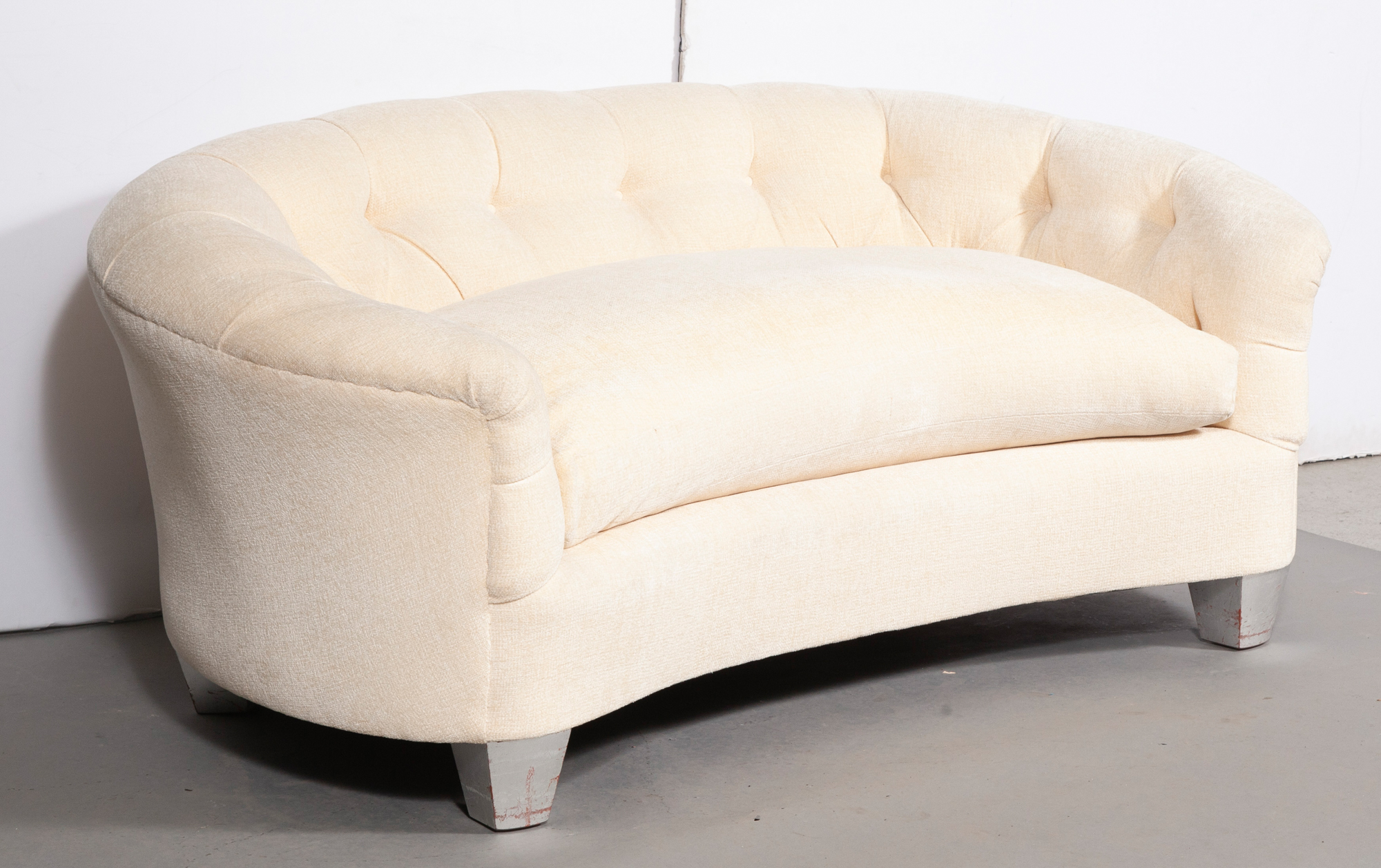 Lot image - Deep Button Upholstered Loveseat