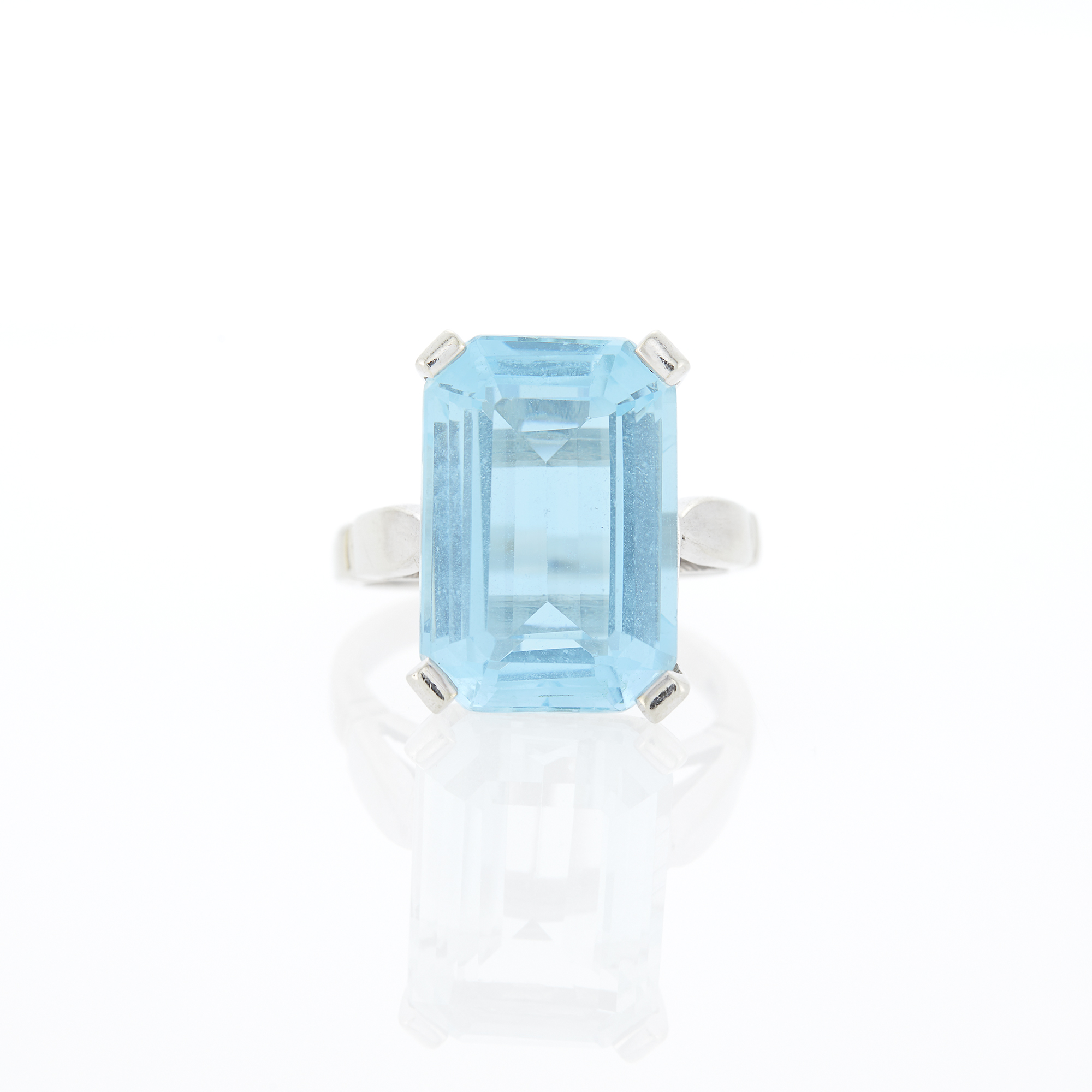 Lot image - White Gold and Aquamarine Ring