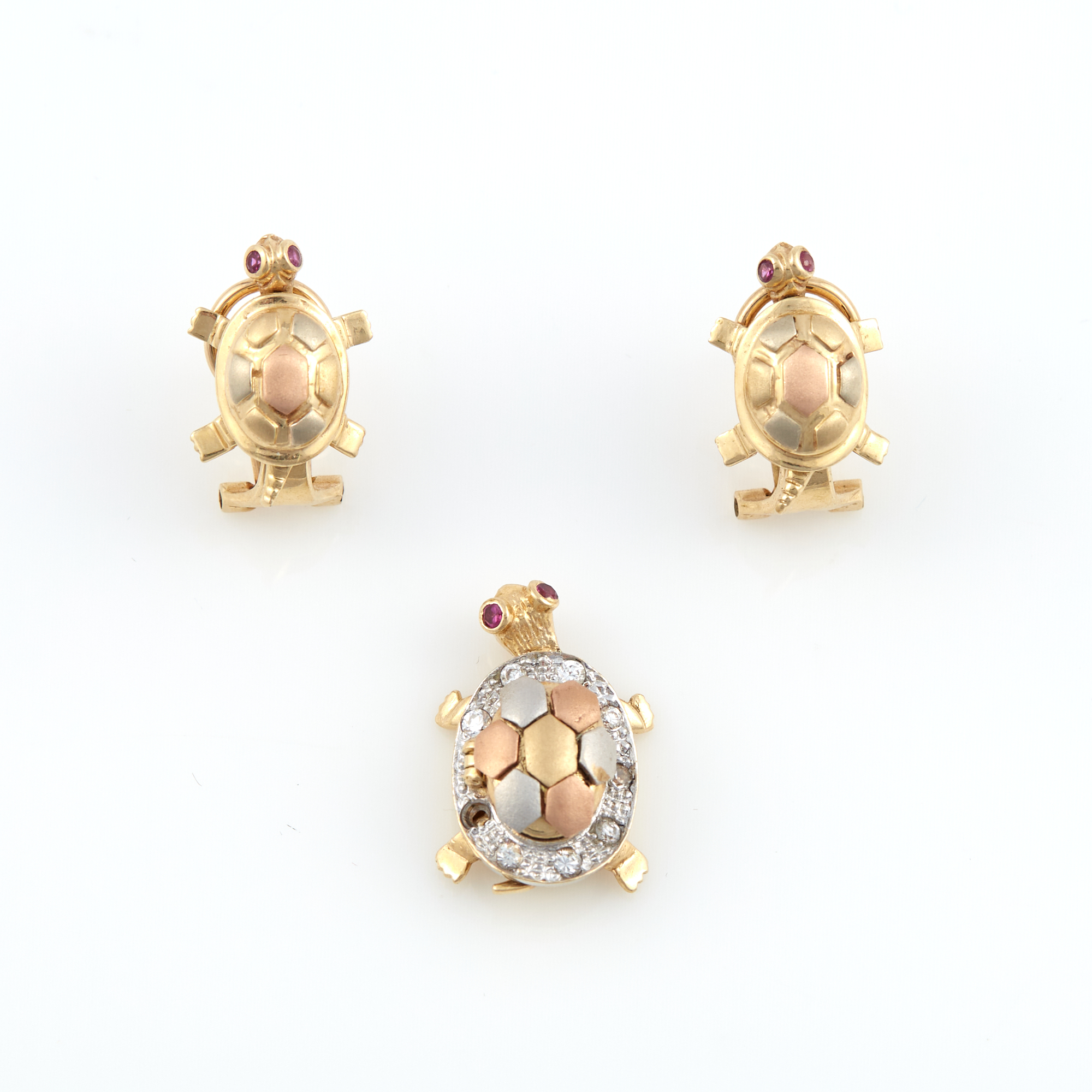 Lot image - Gold and Stone Pendant and Two Earrings, 14K 8 dwt. all, stone missing