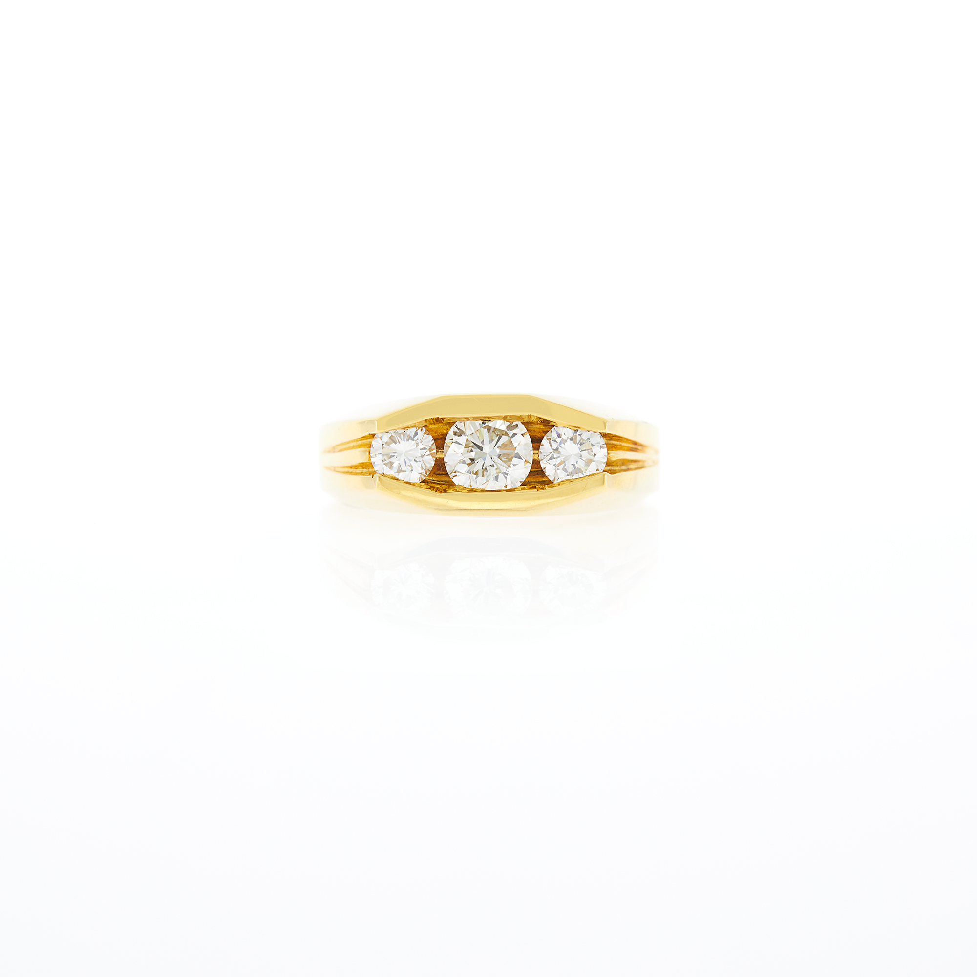 Lot image - Gentlemans Gold and Diamond Ring