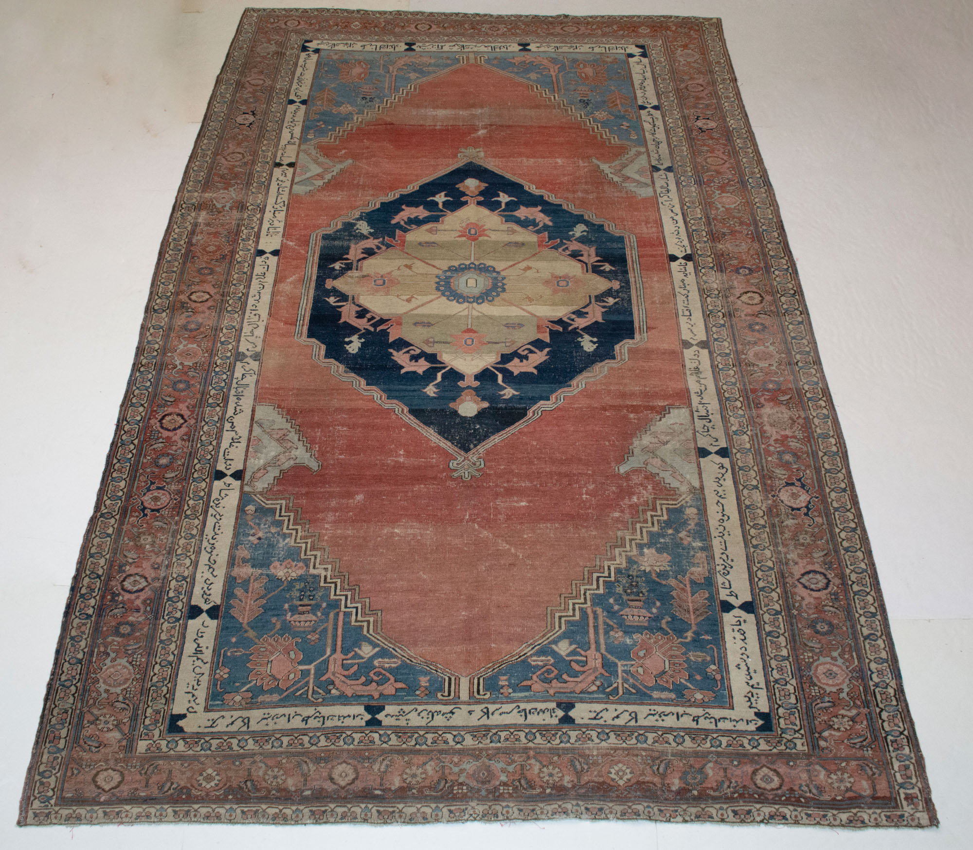 Lot image - Heriz Carpet