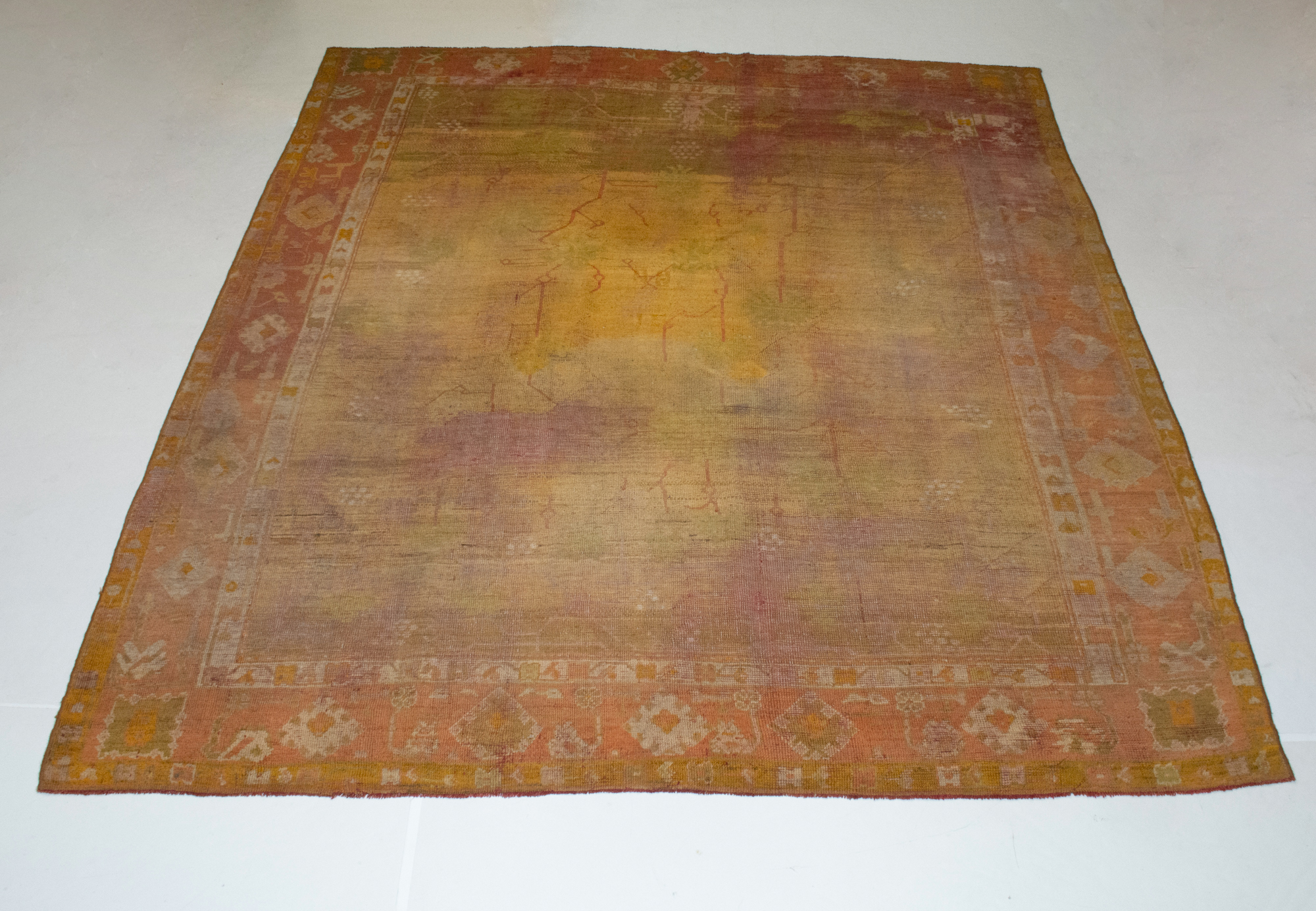 Lot image - Oushak Carpet