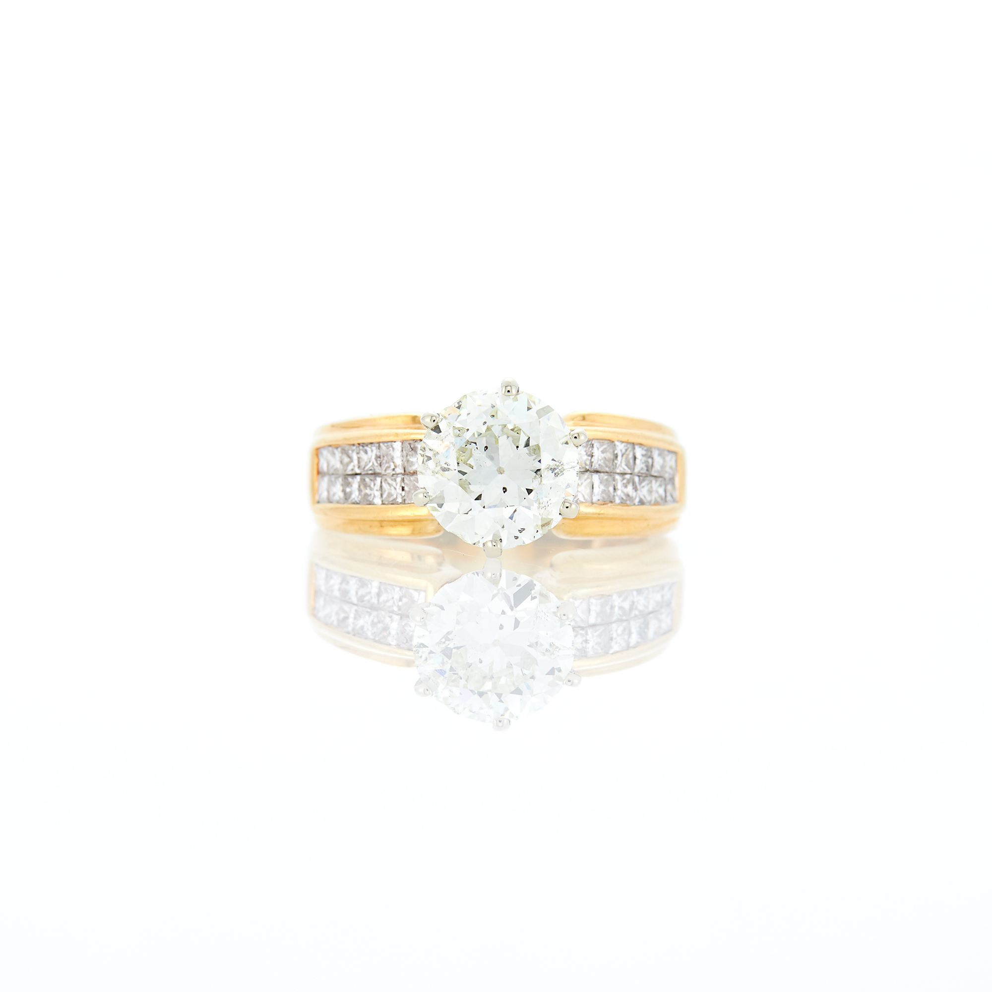 Lot image - Gold and Diamond Ring